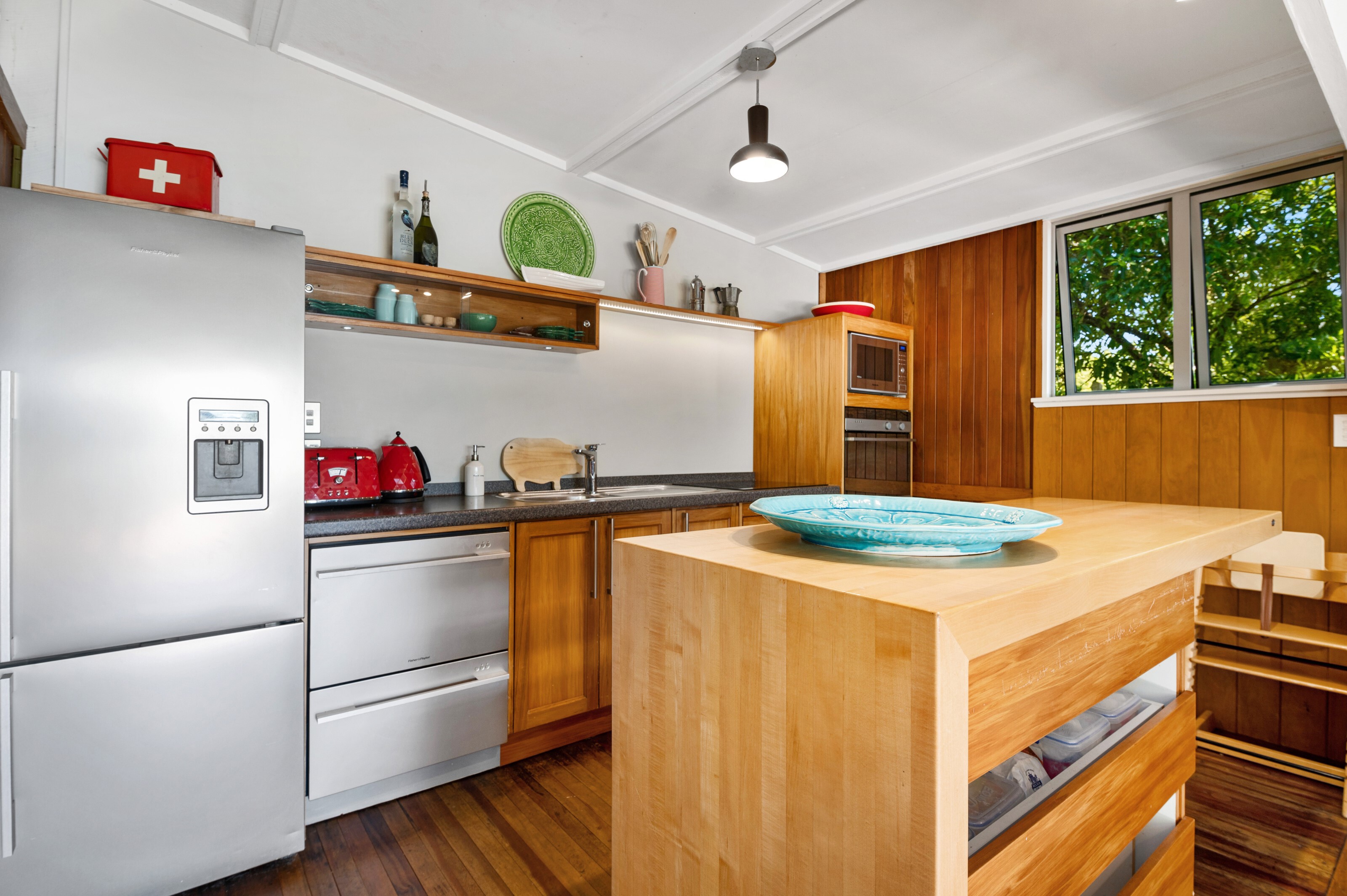  Mid-Century Design, Timeless Lakefront Living - 物件實景