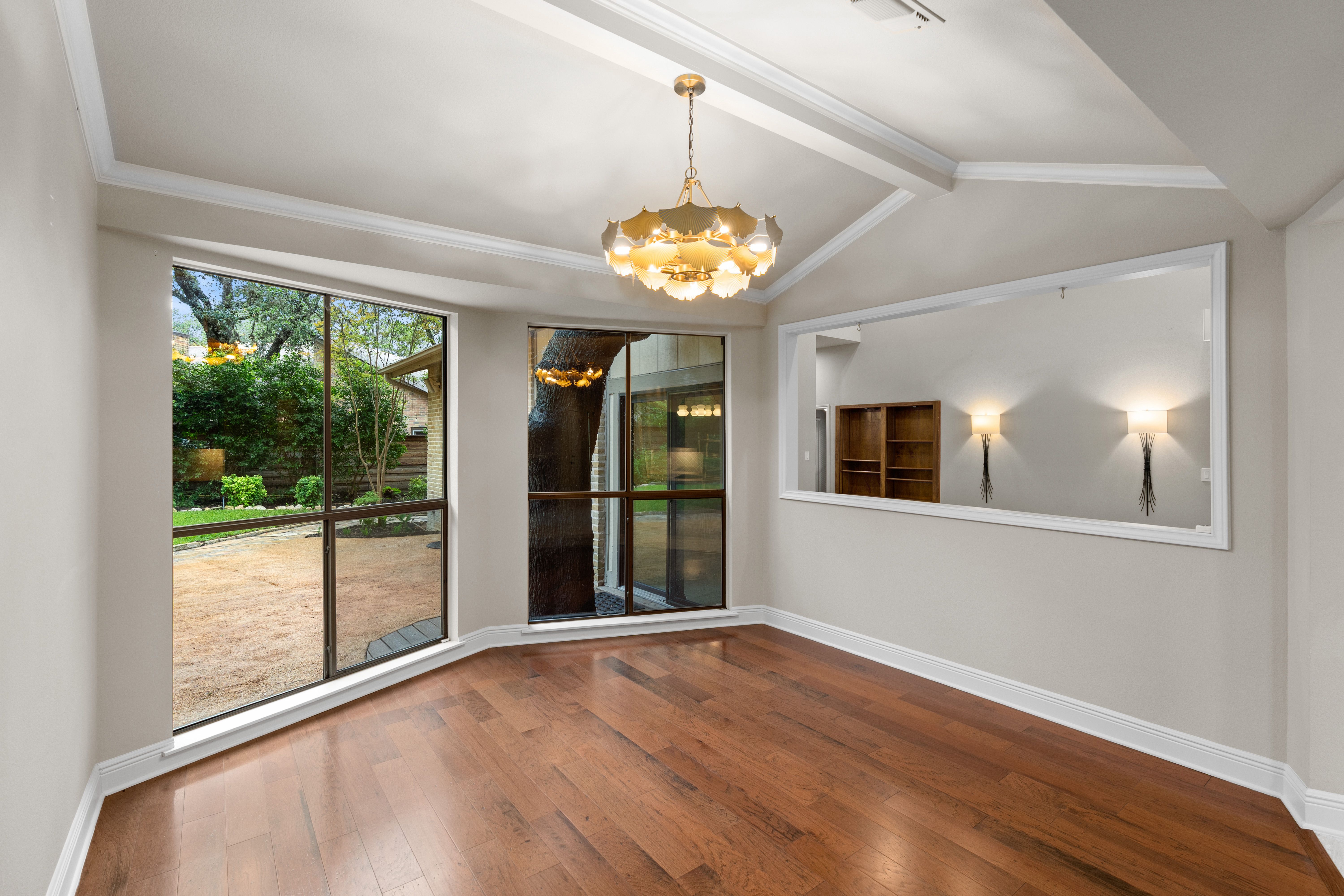  Pristine Architectural Gem in Coveted Hunters Creek - 物件實景