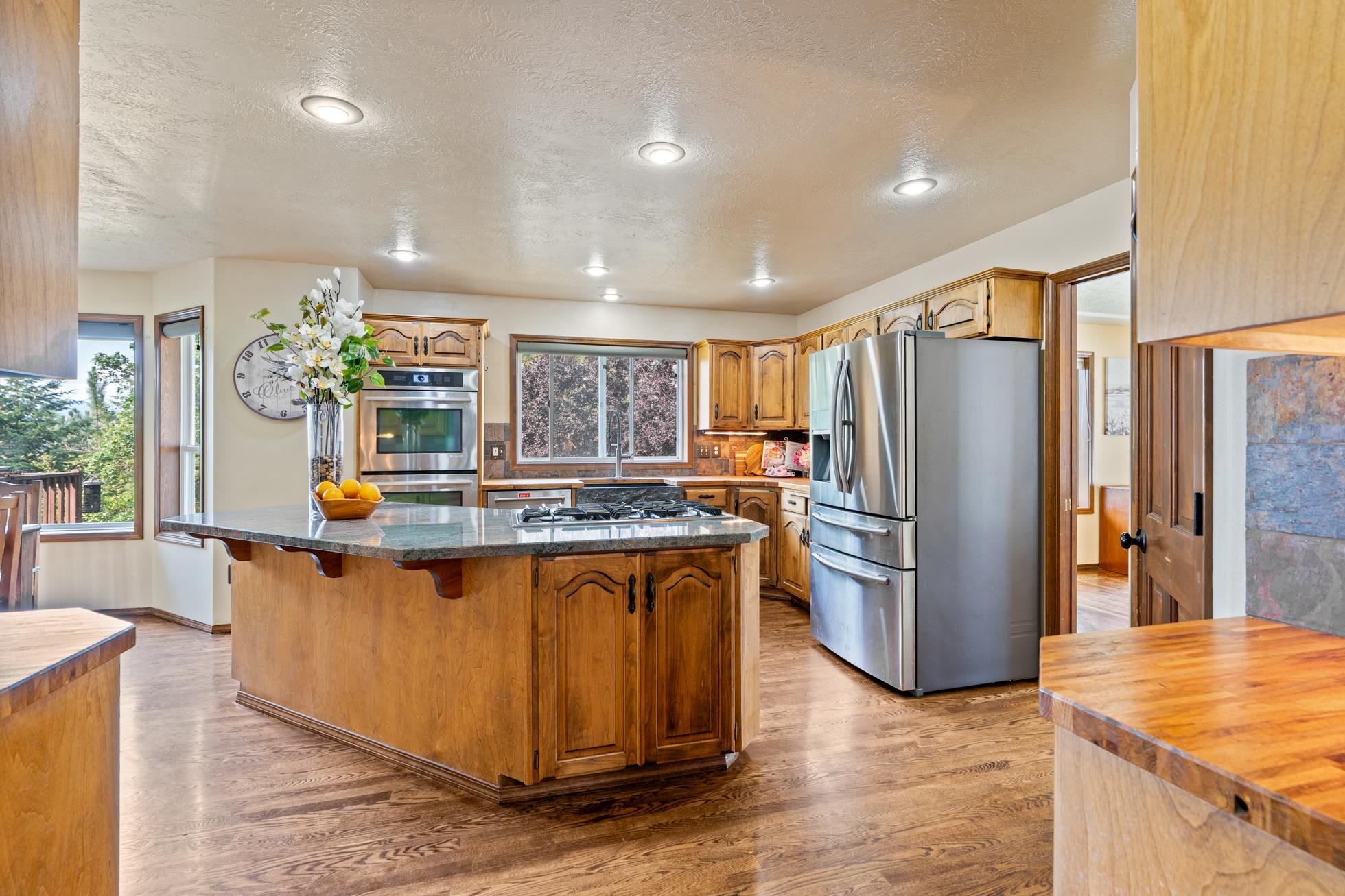 Nine Mile Falls, Washington, 99026, United States, 5 Bedrooms Bedrooms, ,4 BathroomsBathrooms,Residential,For Sale,1895080