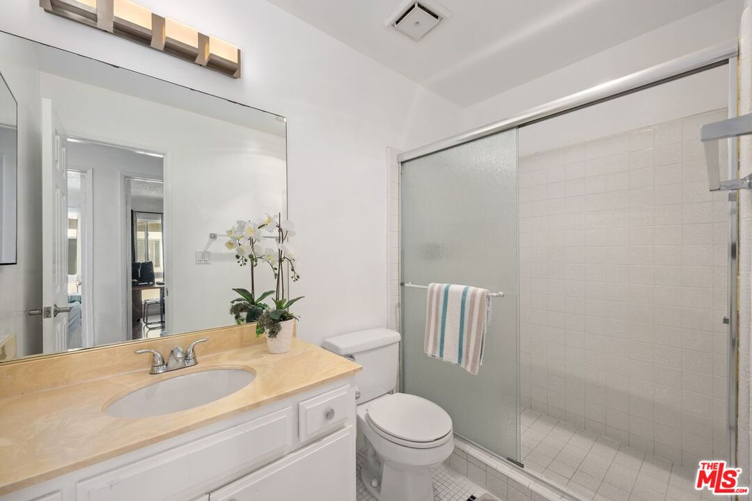 Santa Monica, California, 90404, United States, 3 Bedrooms Bedrooms, ,3 BathroomsBathrooms,Residential,For Sale,1779157