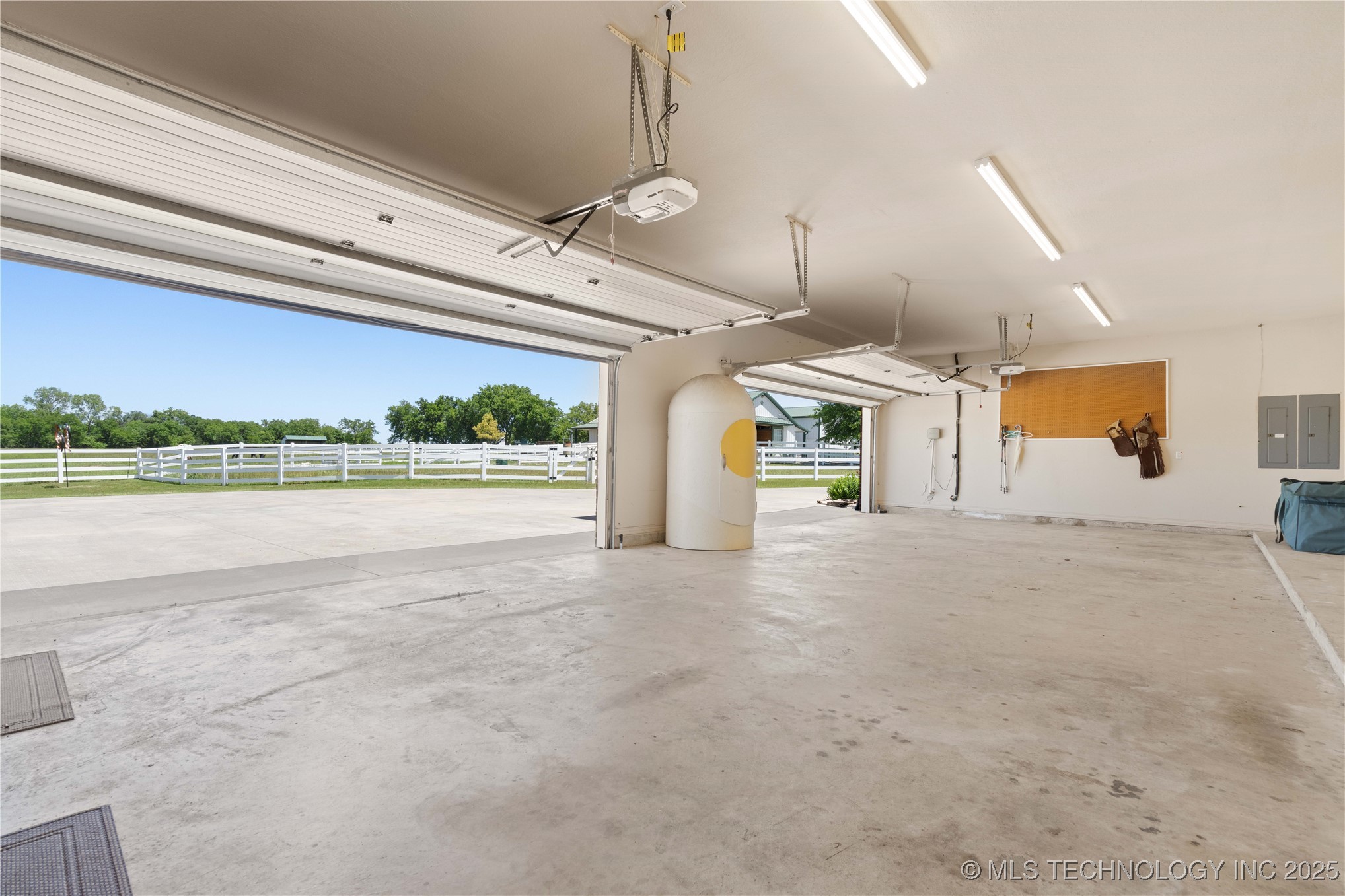 Bixby, Oklahoma, 74008, United States, 4 Bedrooms Bedrooms, ,5 BathroomsBathrooms,Residential,For Sale,1837310
