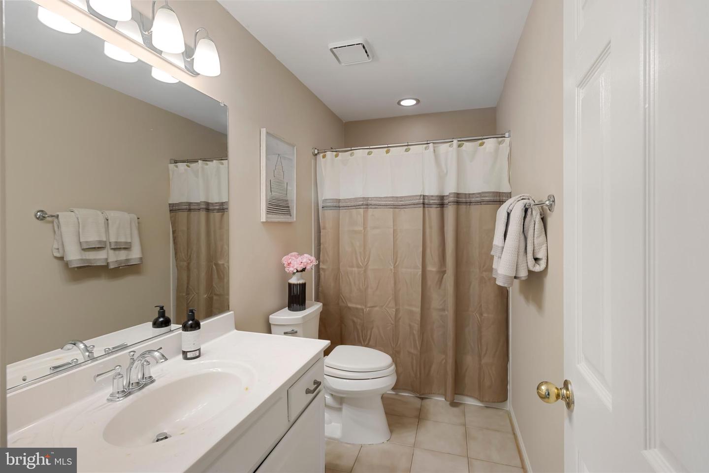 Fort Washington, Maryland, 20744, United States, 4 Bedrooms Bedrooms, ,4 BathroomsBathrooms,Residential,For Sale,1939842