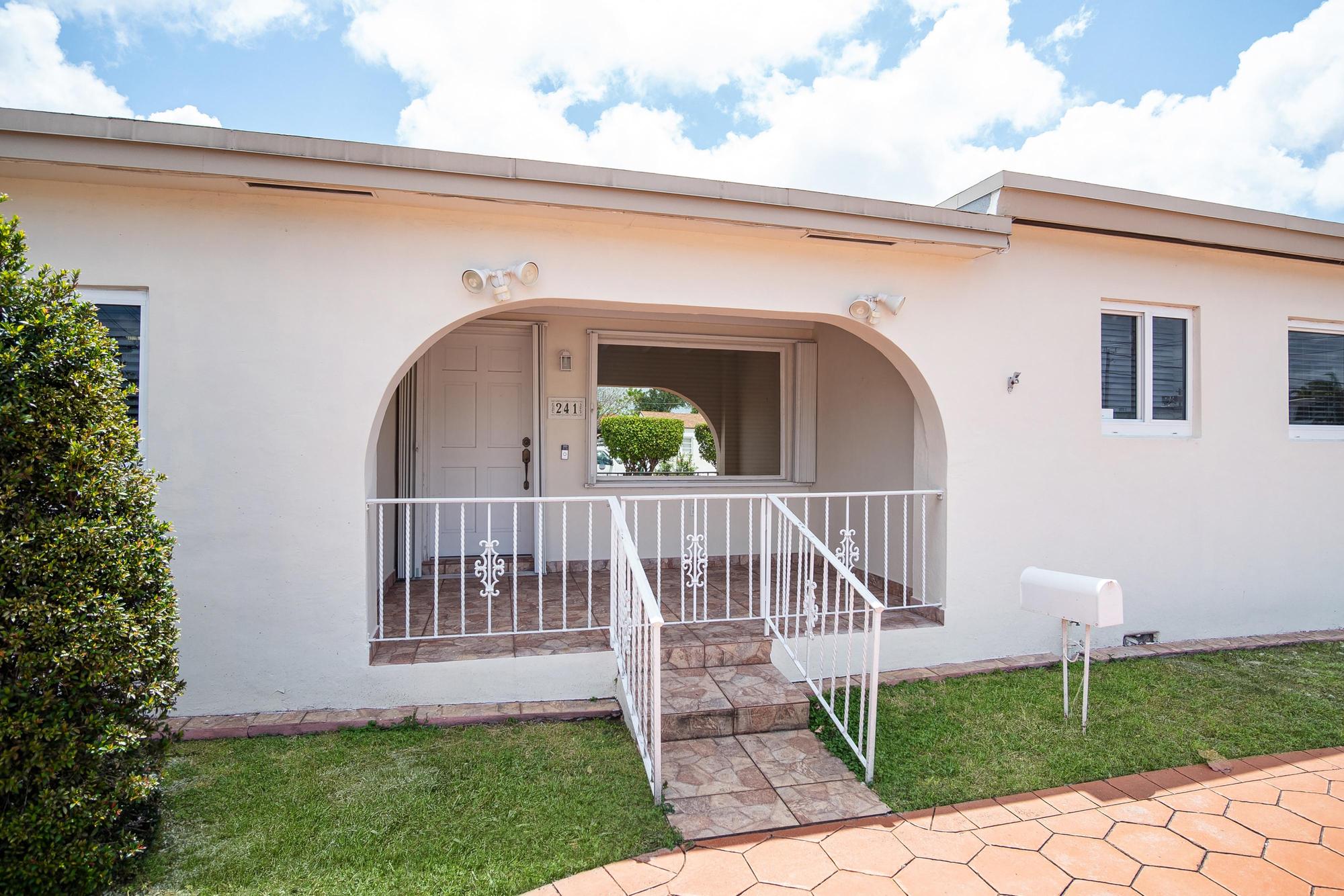 Miami, Florida, 33126, United States, 3 Bedrooms Bedrooms, ,3 BathroomsBathrooms,Residential,For Sale,1921989