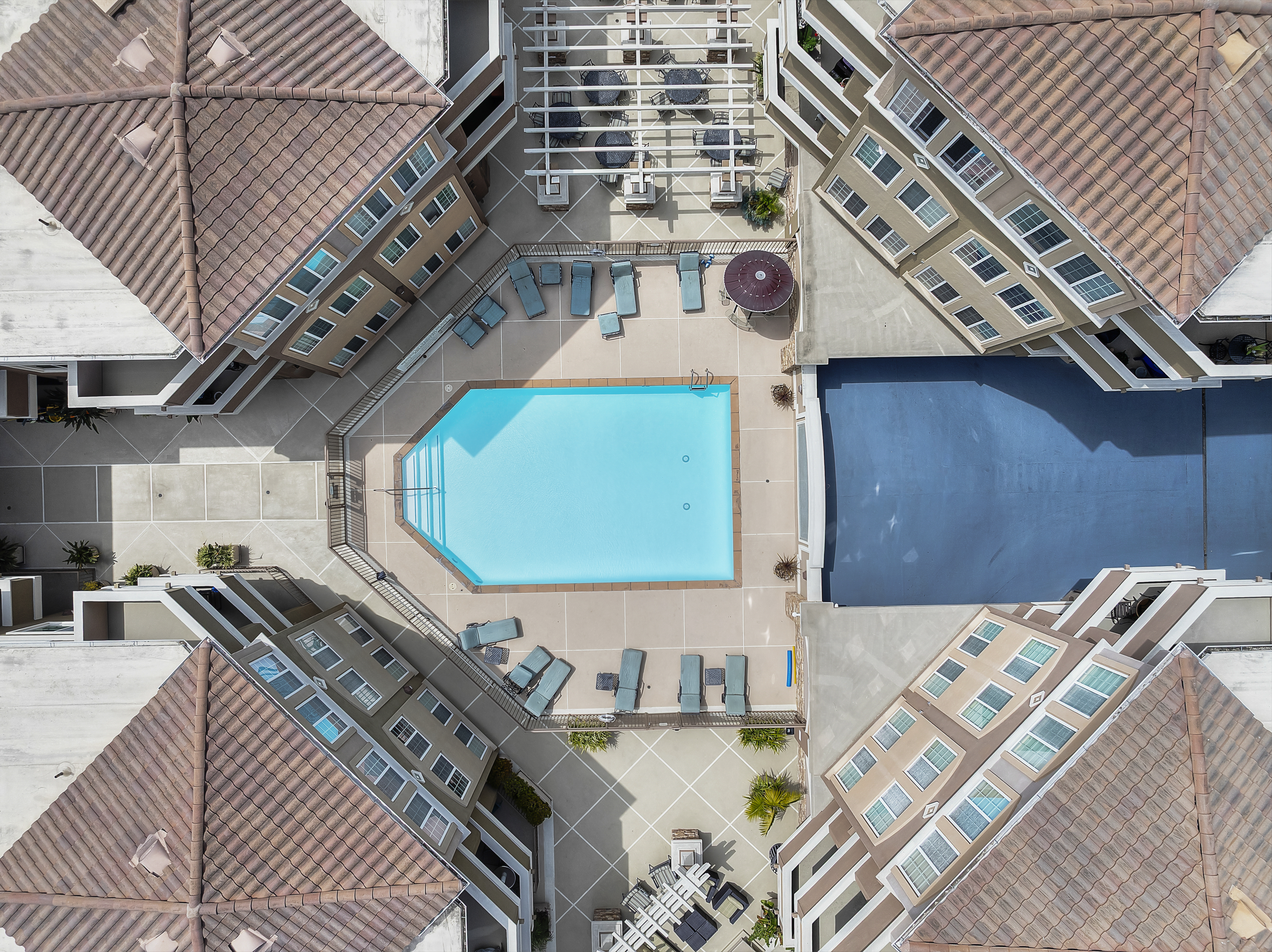  2750 Artesia Boulevard, Redondo Beach, CA 90278 - 物件實景