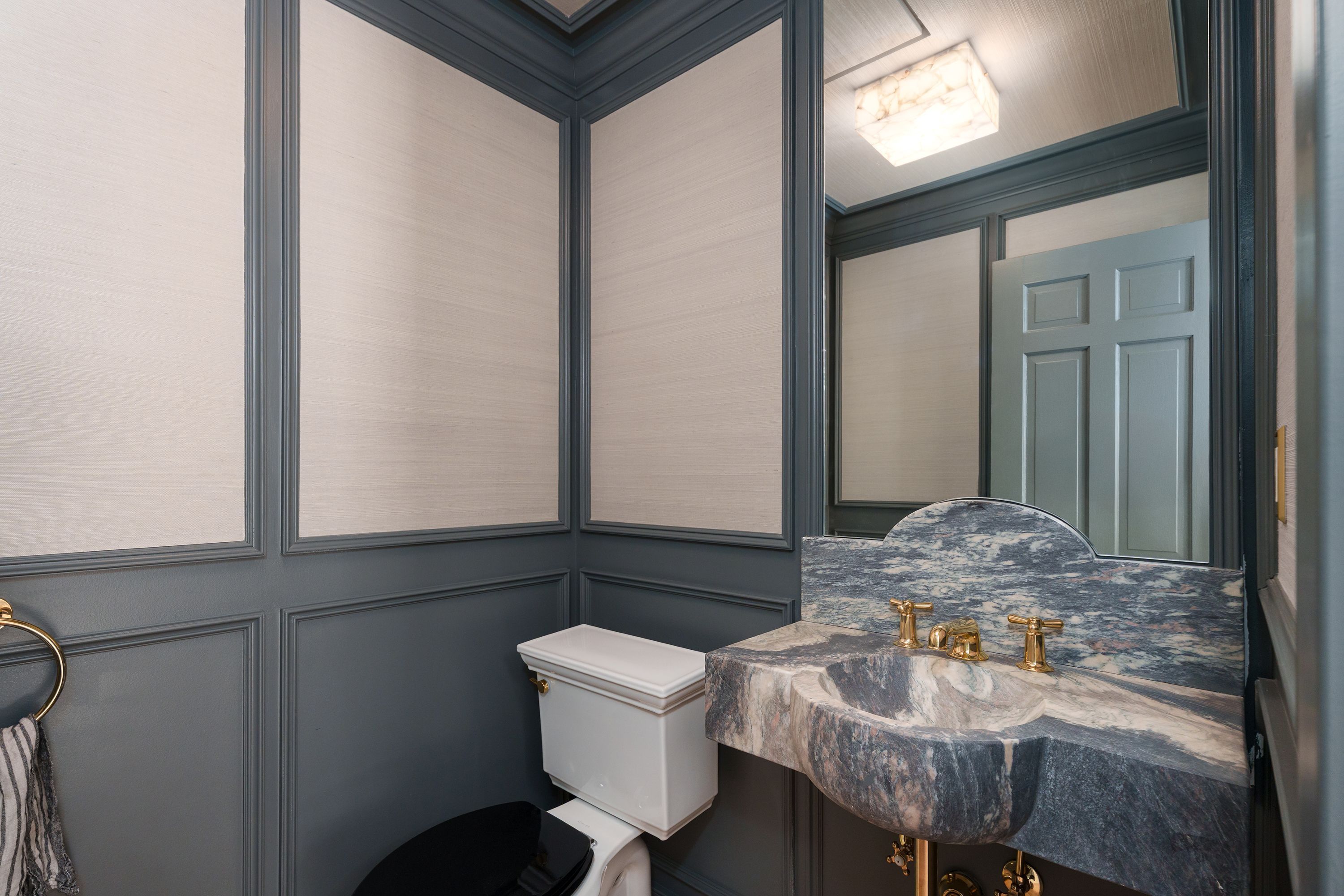  An Uncompromising Renovation Infused with Chic Designer Style - 物件實景