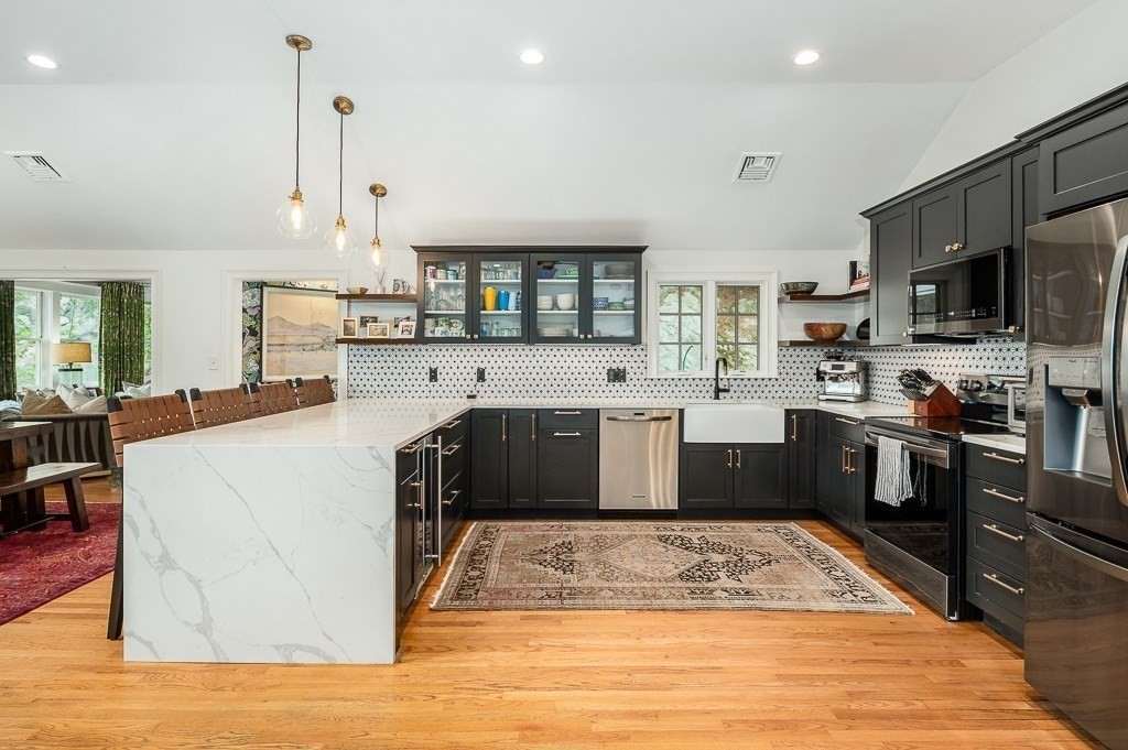 Manchester, Massachusetts, 01944, United States, 4 Bedrooms Bedrooms, ,3 BathroomsBathrooms,Residential,For Sale,1938822