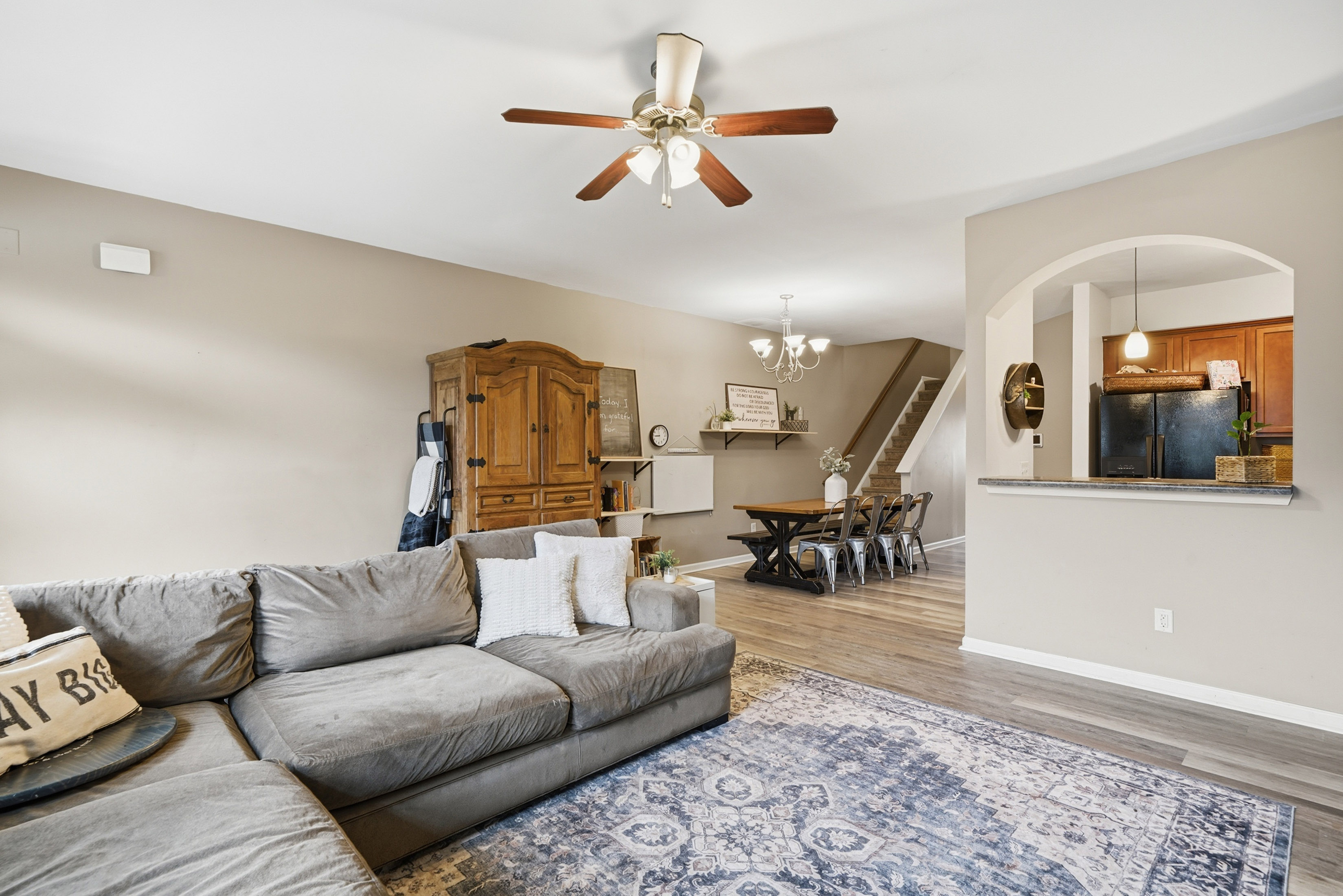  Charming End-Unit Townhome at the End of a Peaceful Cul-de-Sac - 物件實景
