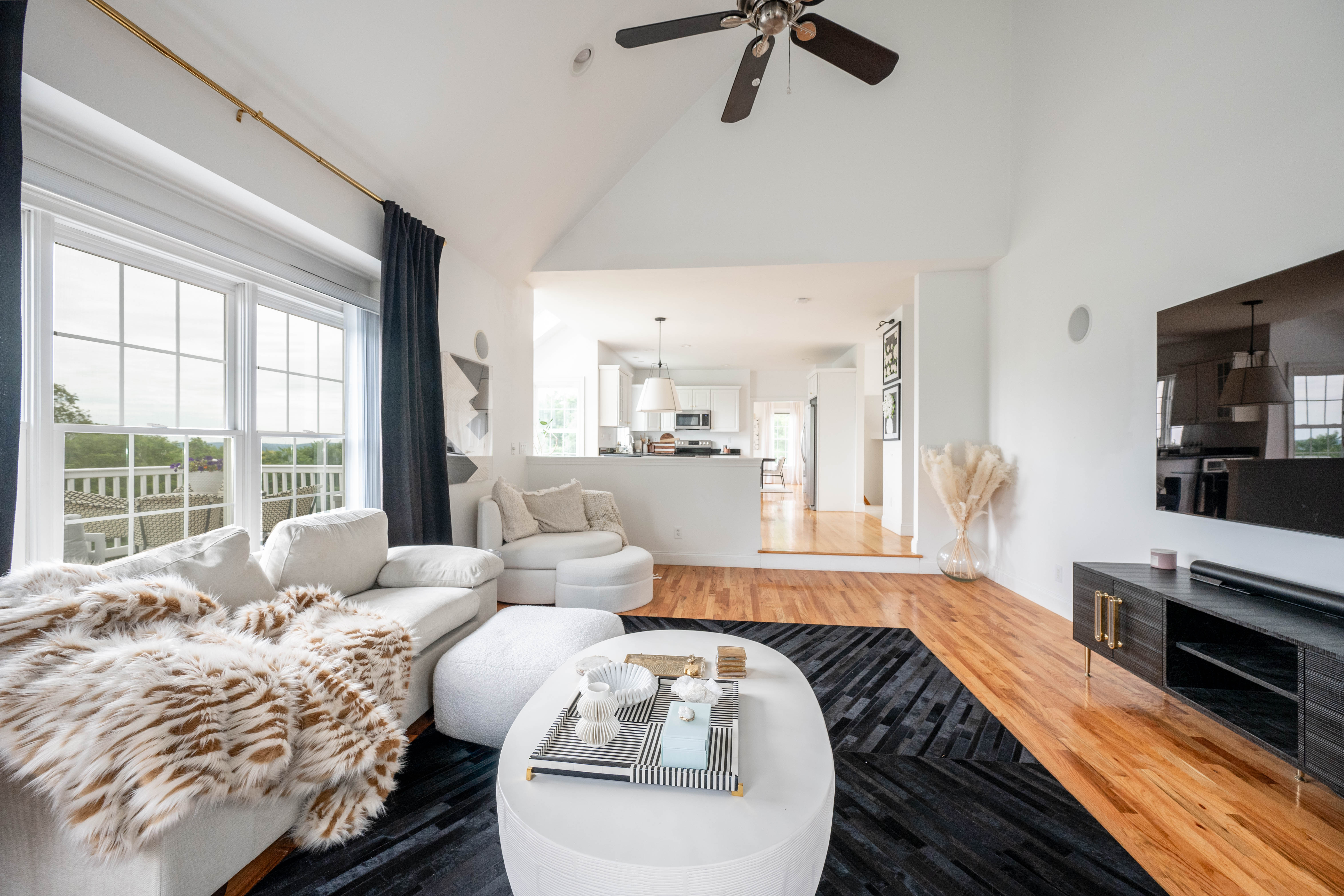  Nestled in the Upper Grassy Hill Community of Woodbury - 物件實景