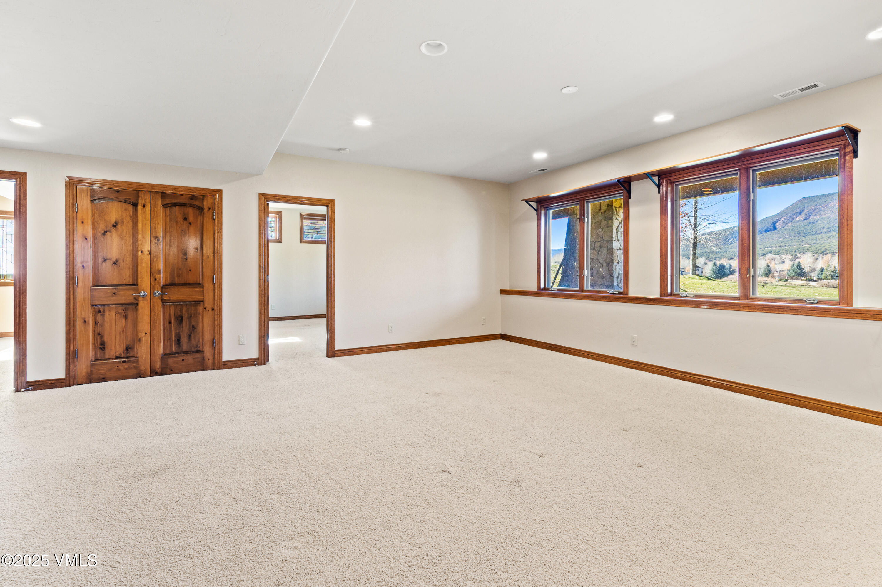 Gypsum, Colorado, 81637, United States, 6 Bedrooms Bedrooms, ,5 BathroomsBathrooms,Residential,For Sale,1987676