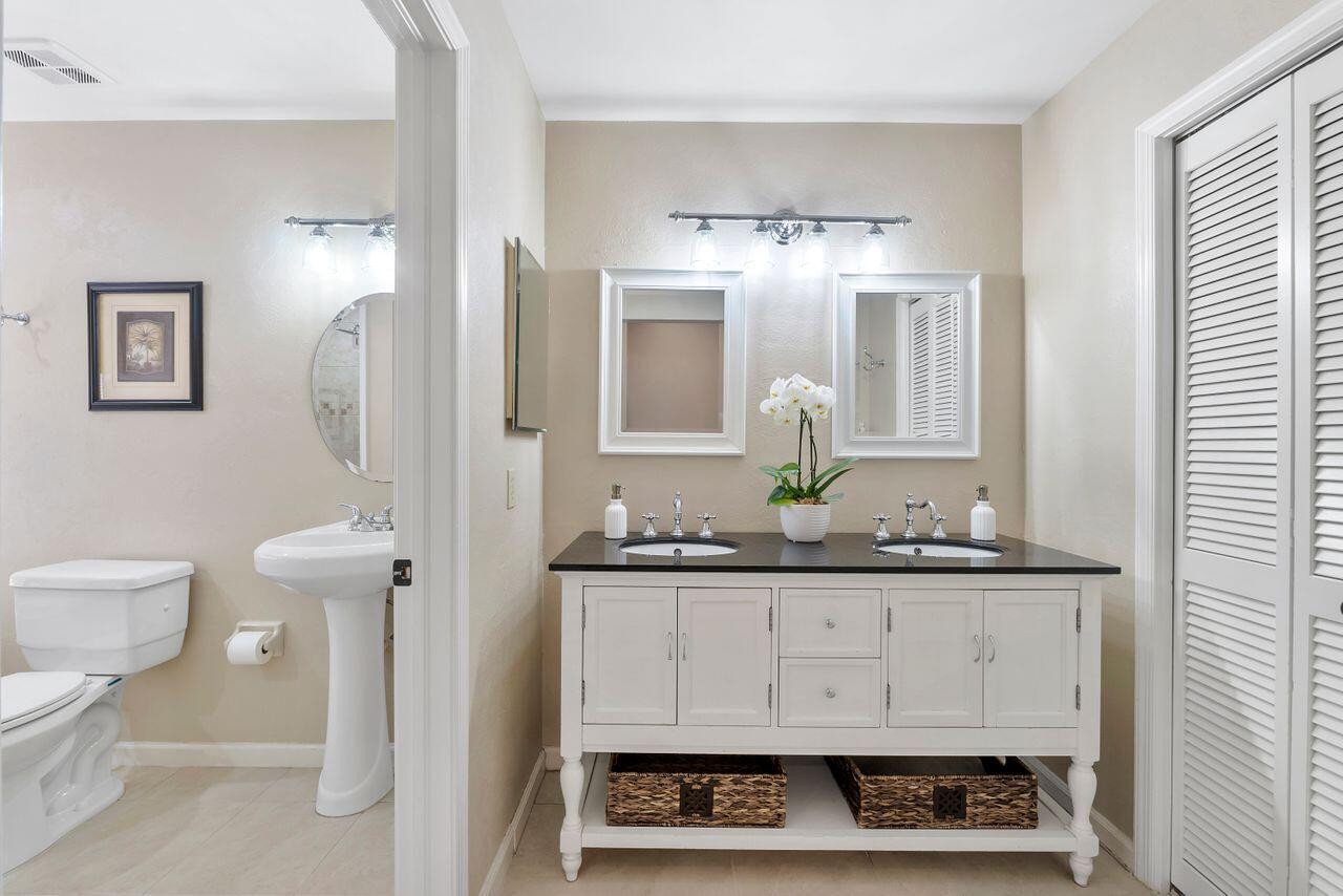 Wellington, Florida, 33414, United States, 2 Bedrooms Bedrooms, ,2 BathroomsBathrooms,Residential,For Sale,1892262