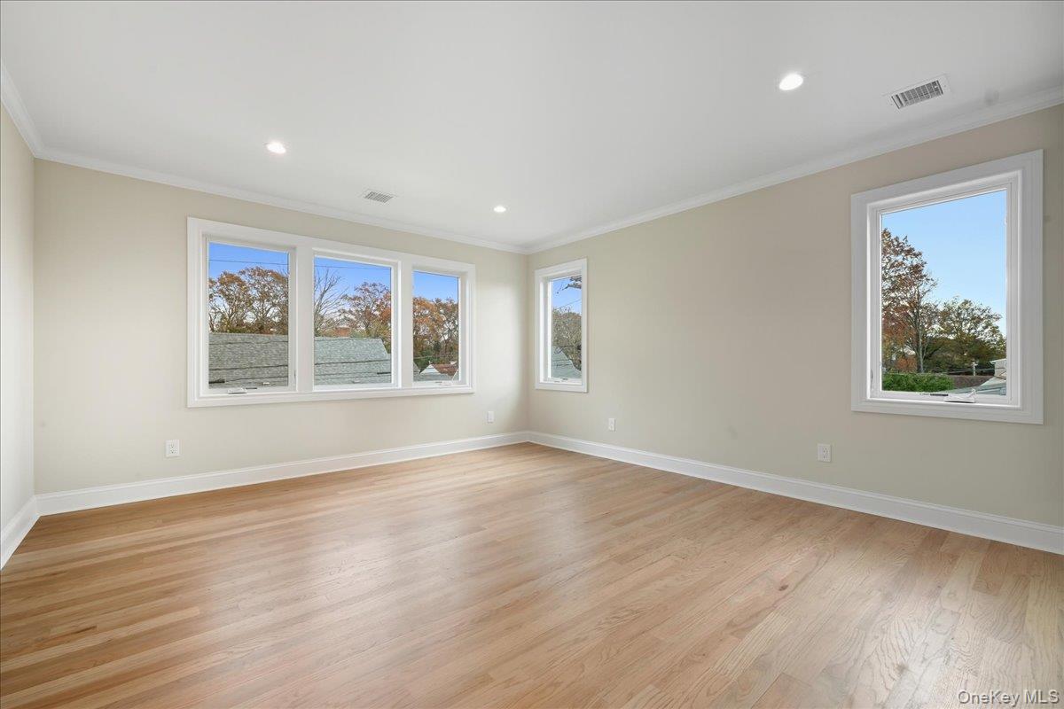 Westbury, New York, 11590, United States, 5 Bedrooms Bedrooms, ,5 BathroomsBathrooms,Residential,For Sale,1991038