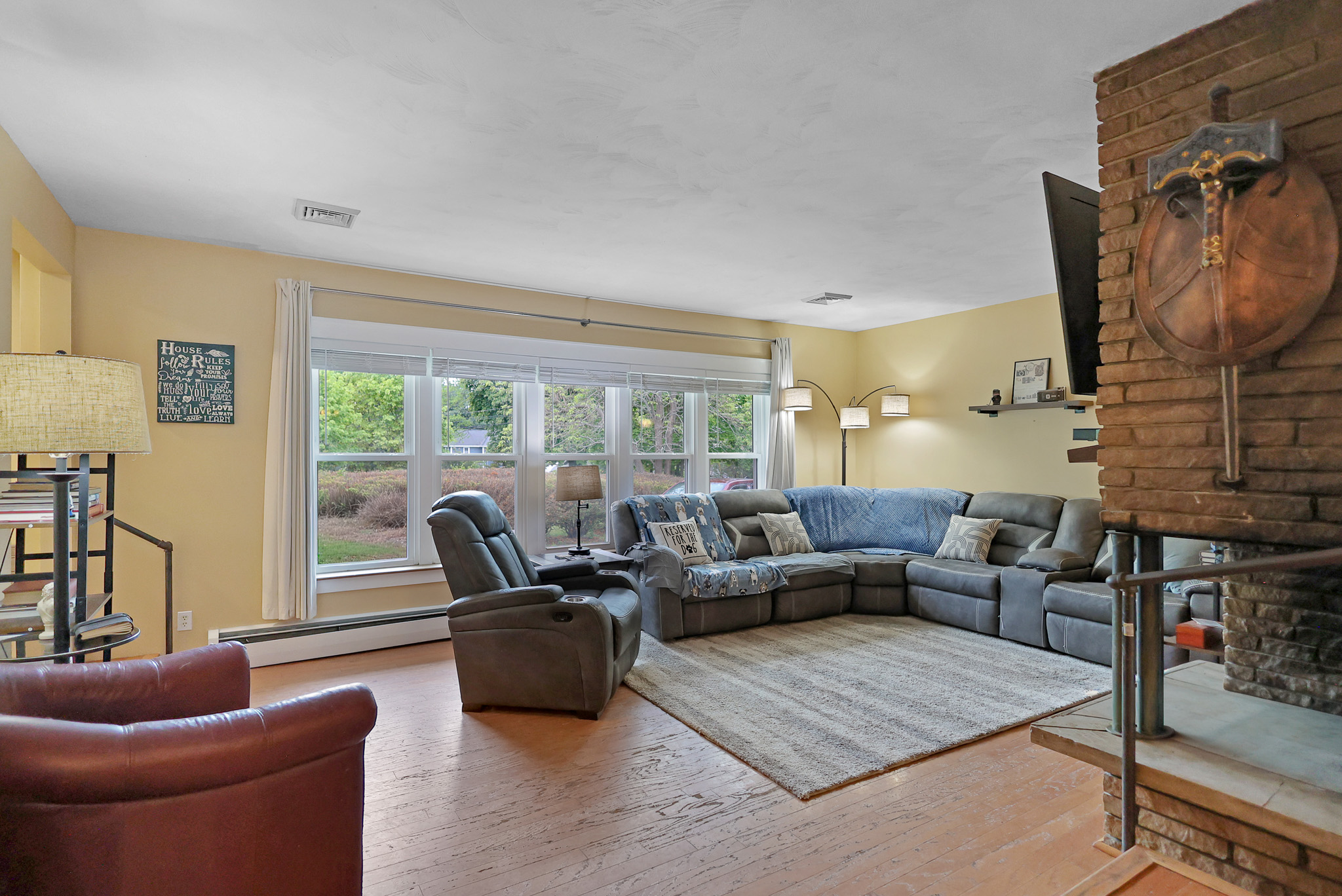 Haverhill, Massachusetts, 01830, United States, 3 Bedrooms Bedrooms, ,2 BathroomsBathrooms,Residential,For Sale,2048999