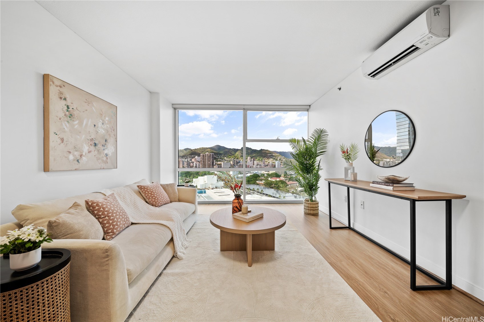 Honolulu, Hawaii, 96814, United States, 1 Bedroom Bedrooms, ,1 BathroomBathrooms,Residential,For Sale,1866206