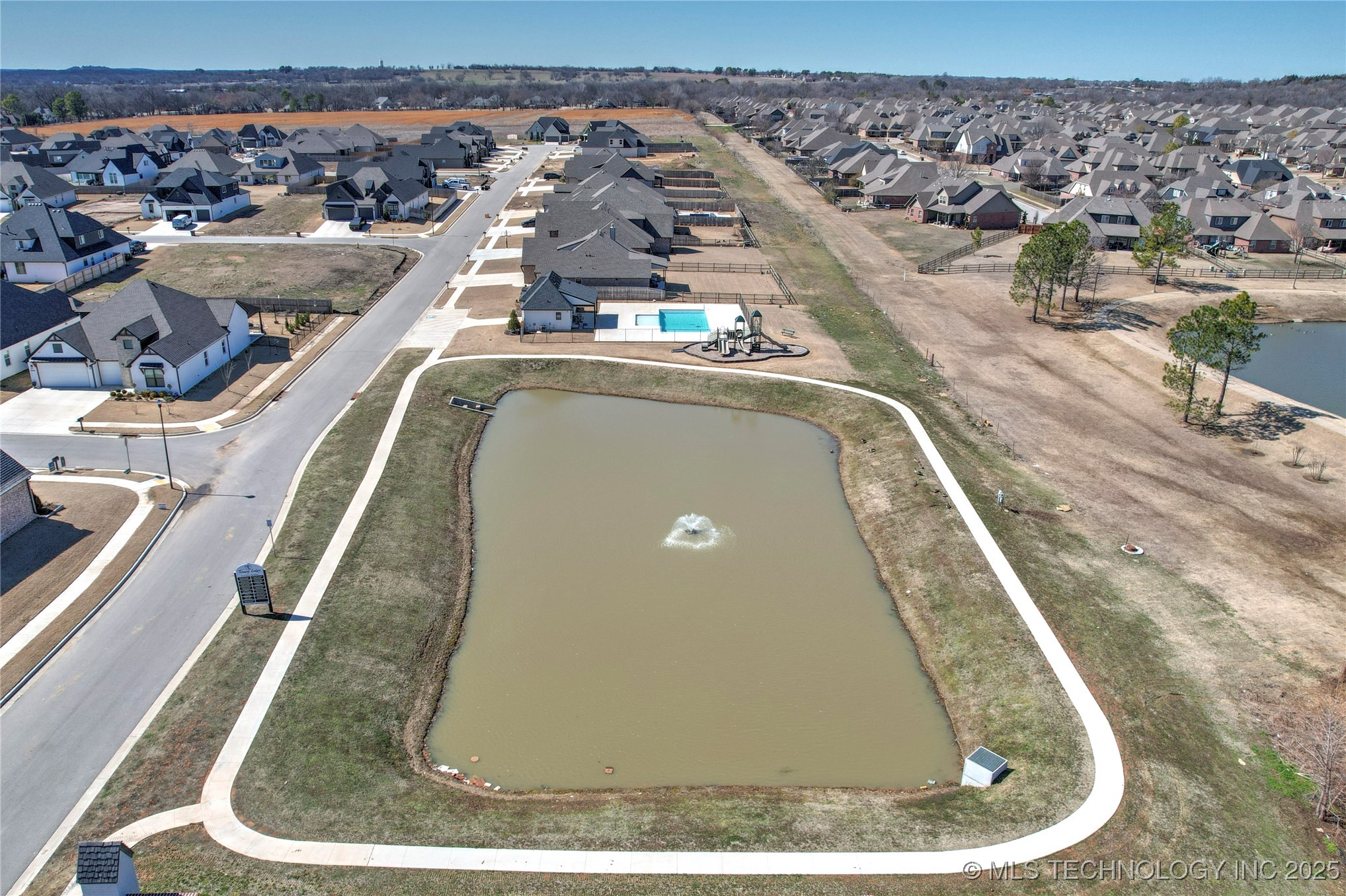 Bixby, Oklahoma, 74008, United States, 4 Bedrooms Bedrooms, ,4 BathroomsBathrooms,Residential,For Sale,1827435