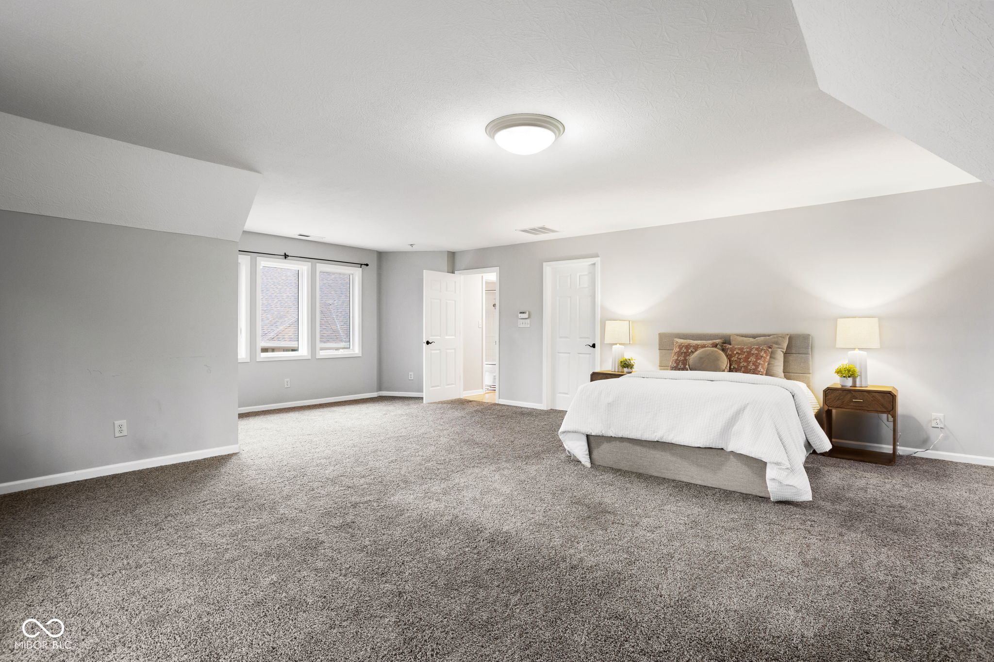 Indianapolis, Indiana, 46226, United States, 6 Bedrooms Bedrooms, ,7 BathroomsBathrooms,Residential,For Sale,1998001