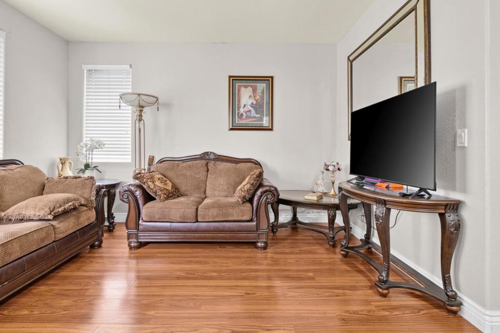 Greenfield, California, 93927, United States, 4 Bedrooms Bedrooms, ,3 BathroomsBathrooms,Residential,For Sale,1990832