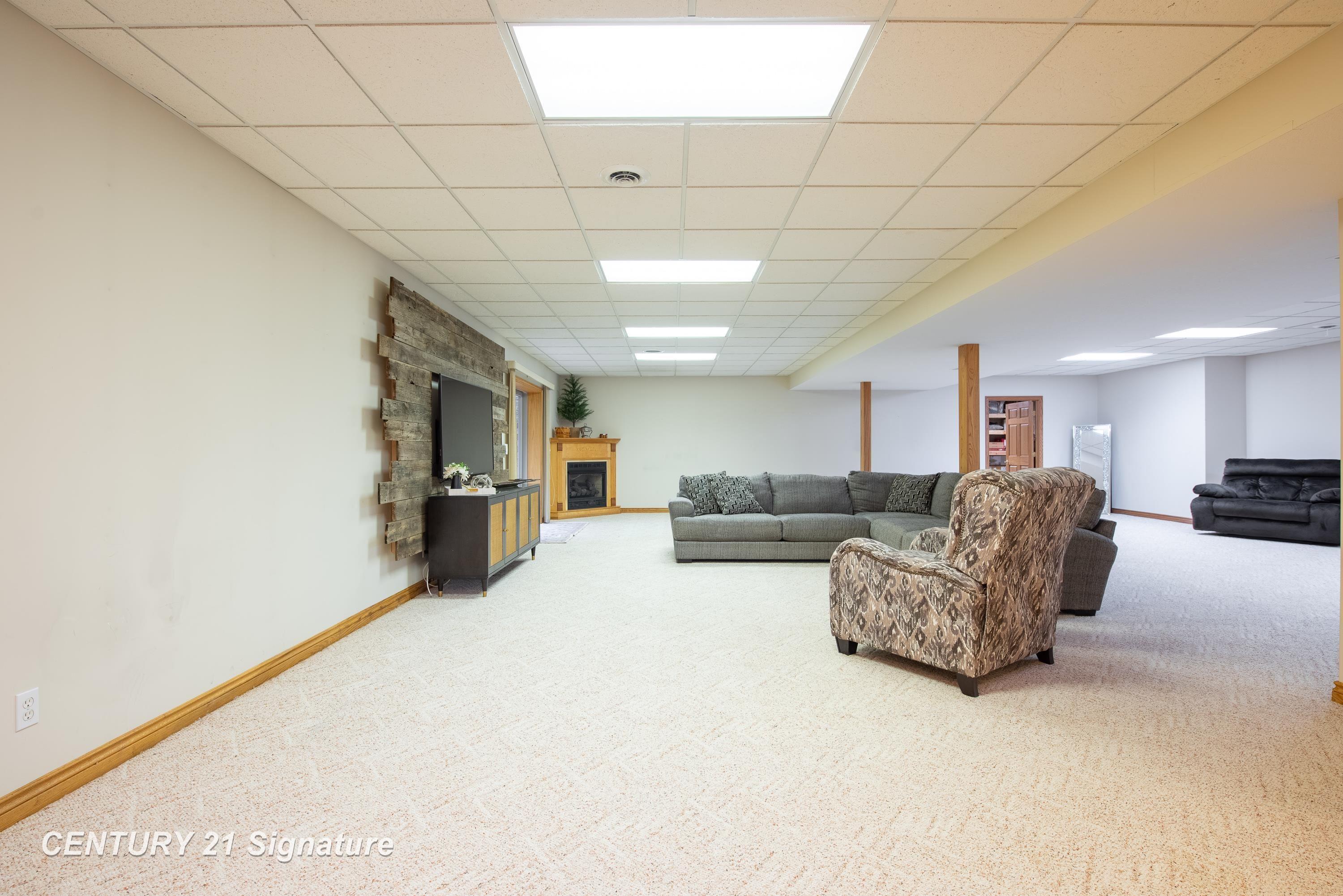 Midland, Michigan, 48642, United States, 4 Bedrooms Bedrooms, ,4 BathroomsBathrooms,Residential,For Sale,1981161