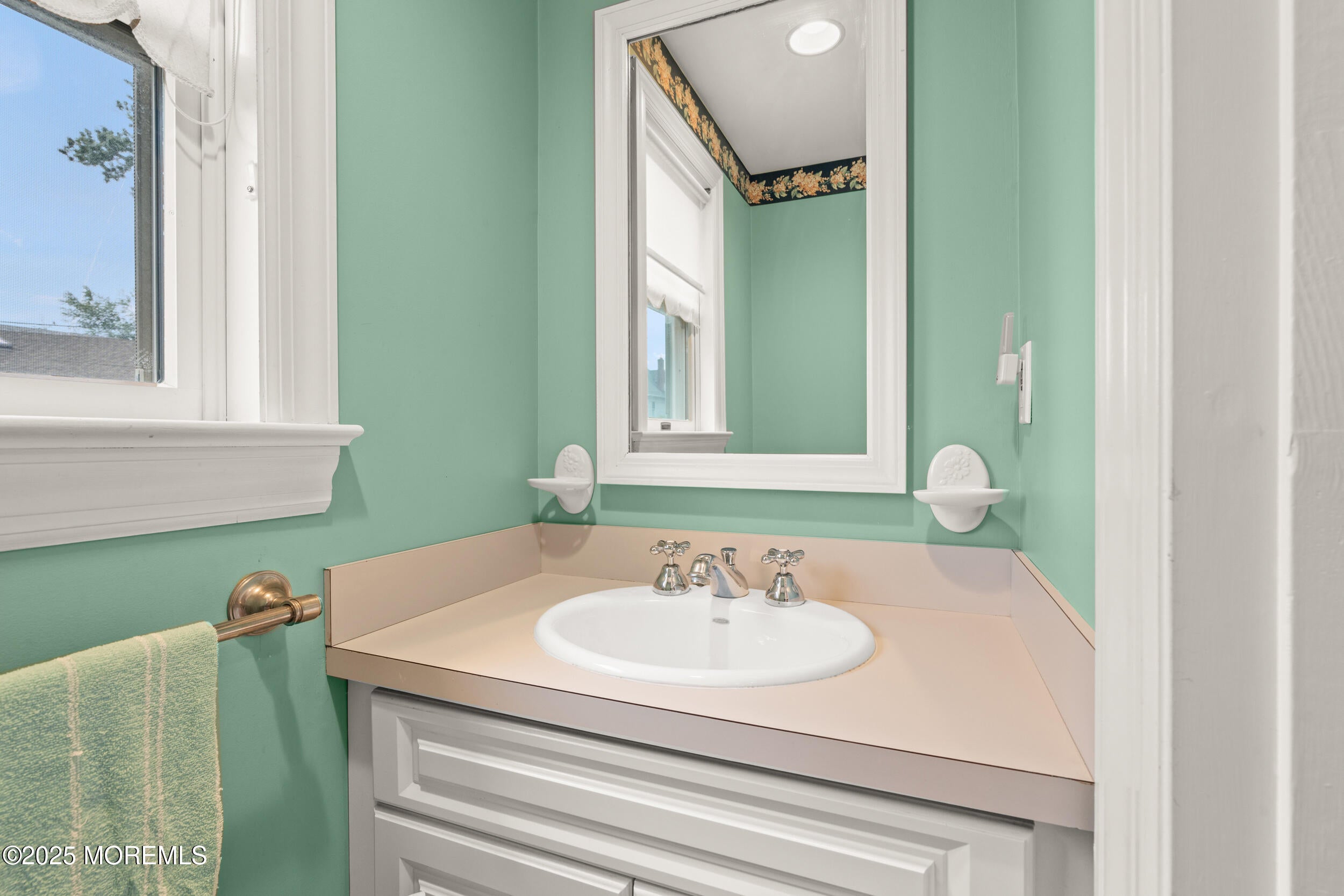 Allenhurst, New Jersey, 07711, United States, 6 Bedrooms Bedrooms, ,4 BathroomsBathrooms,Residential,For Sale,2010731