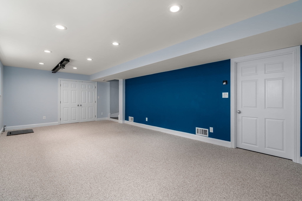 Natick, Massachusetts, 01760, United States, 3 Bedrooms Bedrooms, ,3 BathroomsBathrooms,Residential,For Sale,1941867