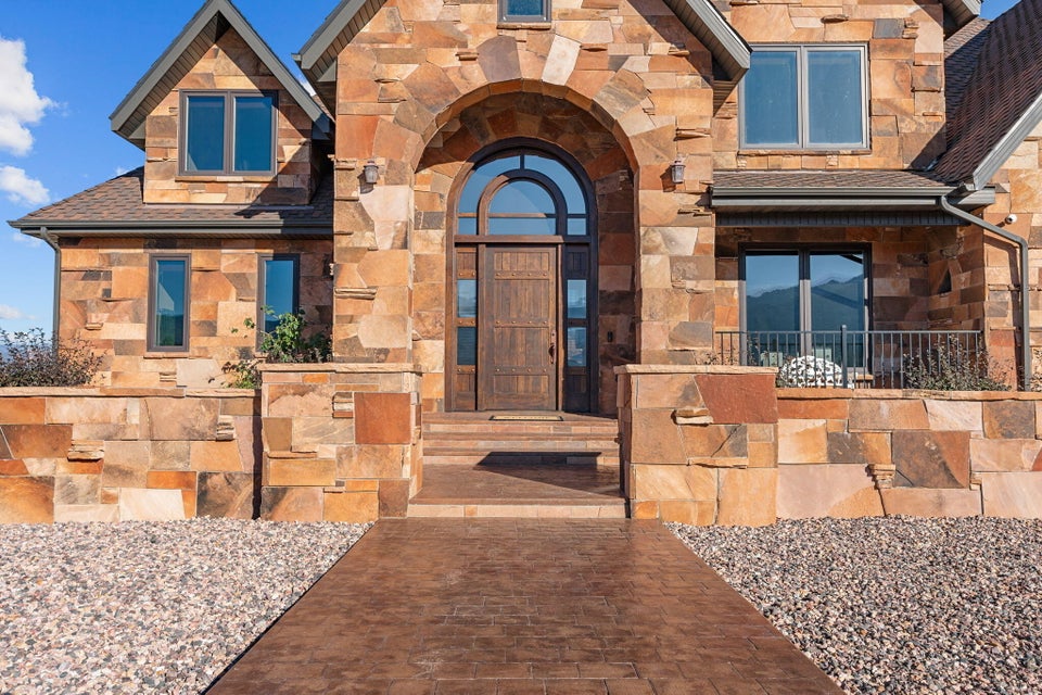 New Harmony, Utah, 84757, United States, 5 Bedrooms Bedrooms, ,6 BathroomsBathrooms,Residential,For Sale,2000791