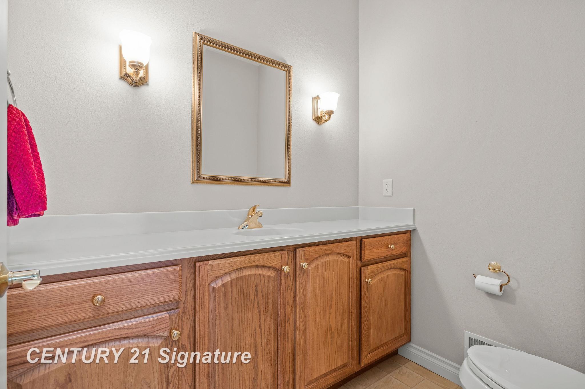 Freeland, Michigan, 48623, United States, 5 Bedrooms Bedrooms, ,4 BathroomsBathrooms,Residential,For Sale,1973671