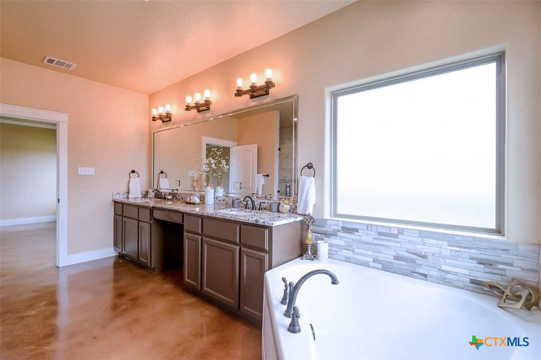 Gatesville, Texas, 76528, United States, 3 Bedrooms Bedrooms, ,3 BathroomsBathrooms,Residential,For Sale,1989706