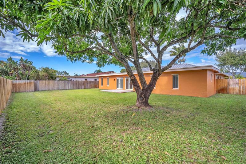 Plantation, Florida, 33317, United States, 4 Bedrooms Bedrooms, ,3 BathroomsBathrooms,Residential,For Sale,1988263