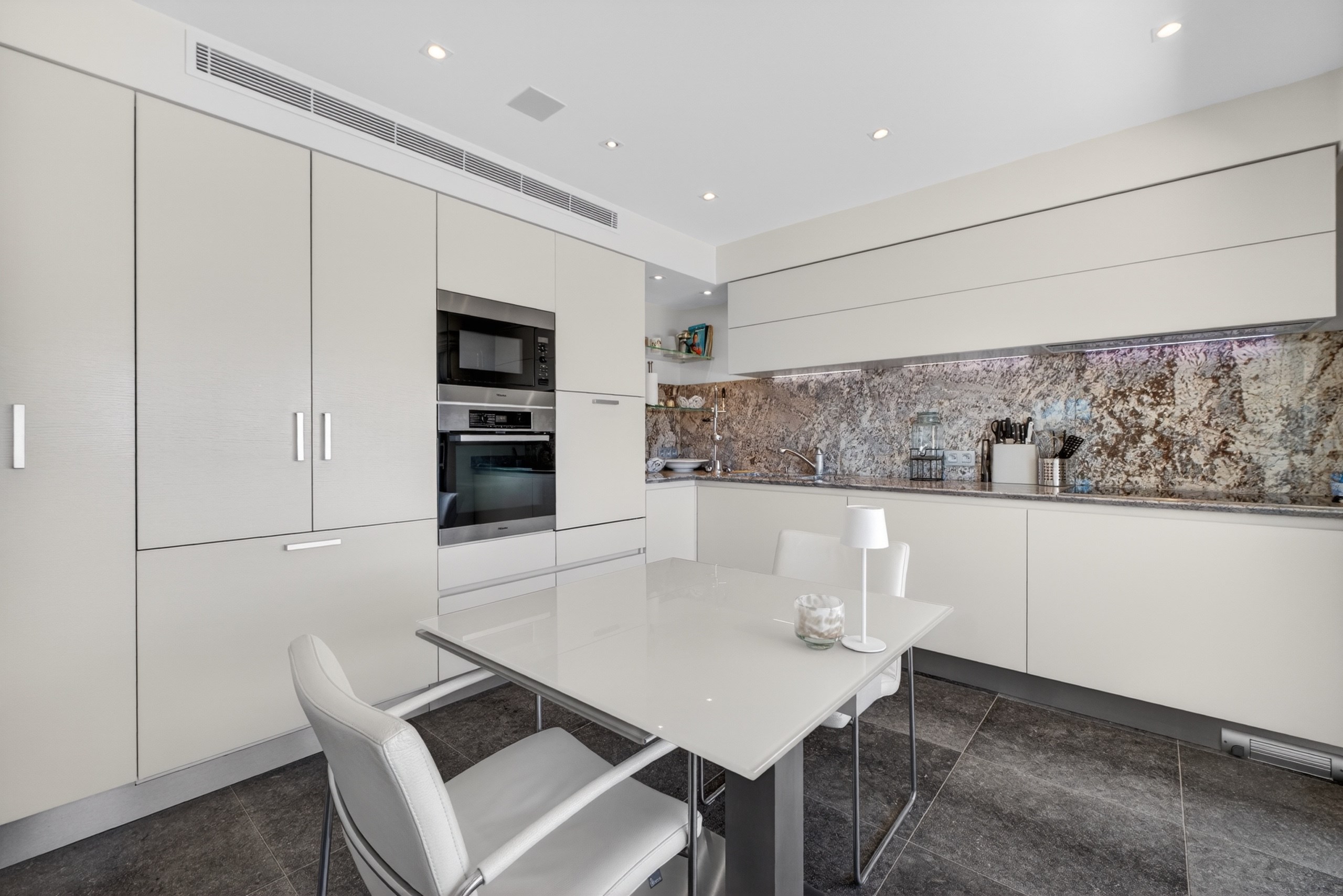  Top floor apartment with sea views and terraces in Cap d’Antibes - 物件實景