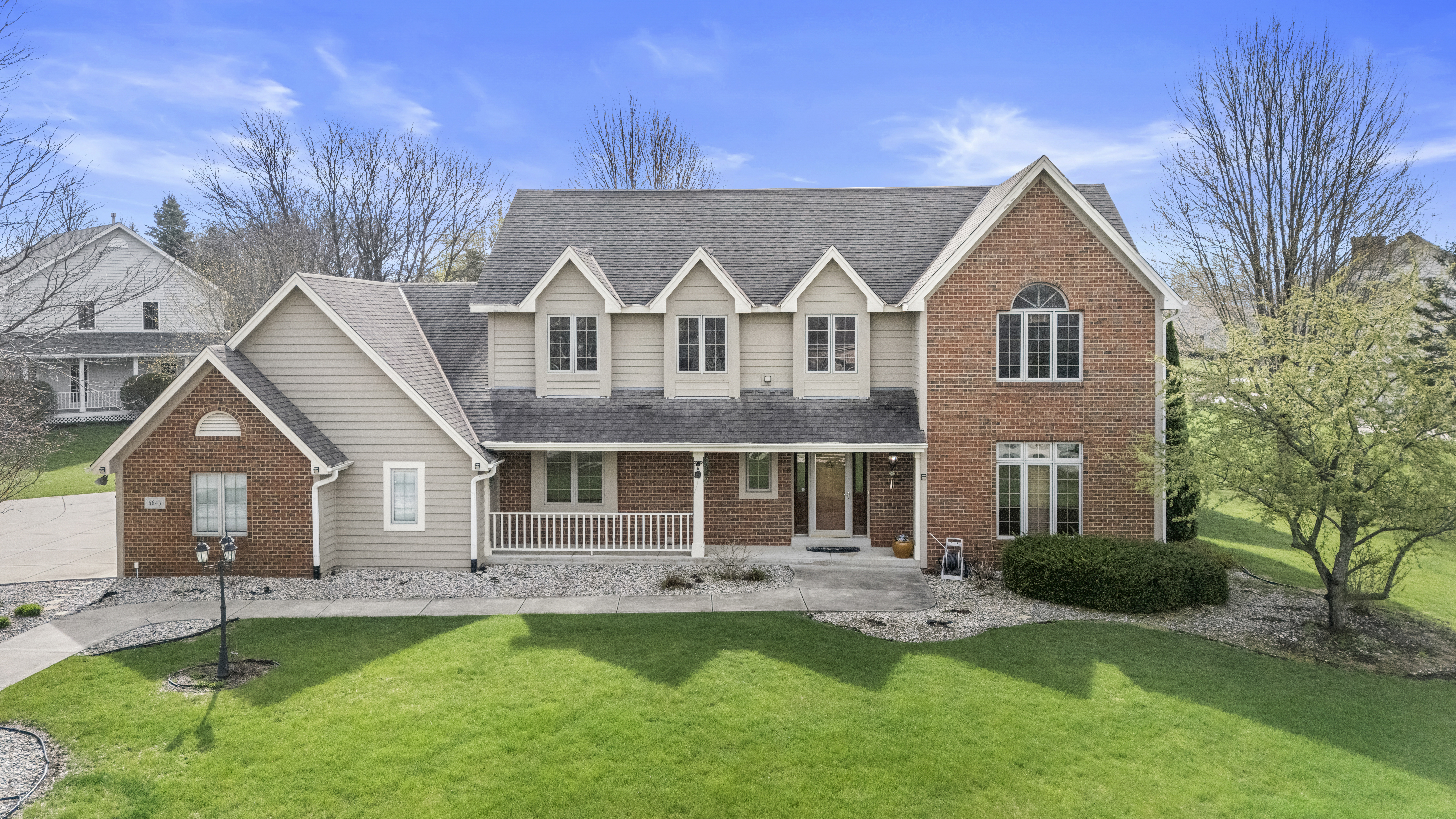  Gracious Colonial in Prime Location in Caledonia - 物件實景