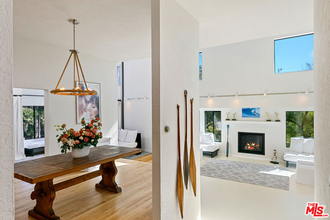Malibu, California, 90265, United States, 3 Bedrooms Bedrooms, ,3 BathroomsBathrooms,Residential,For Sale,1949478