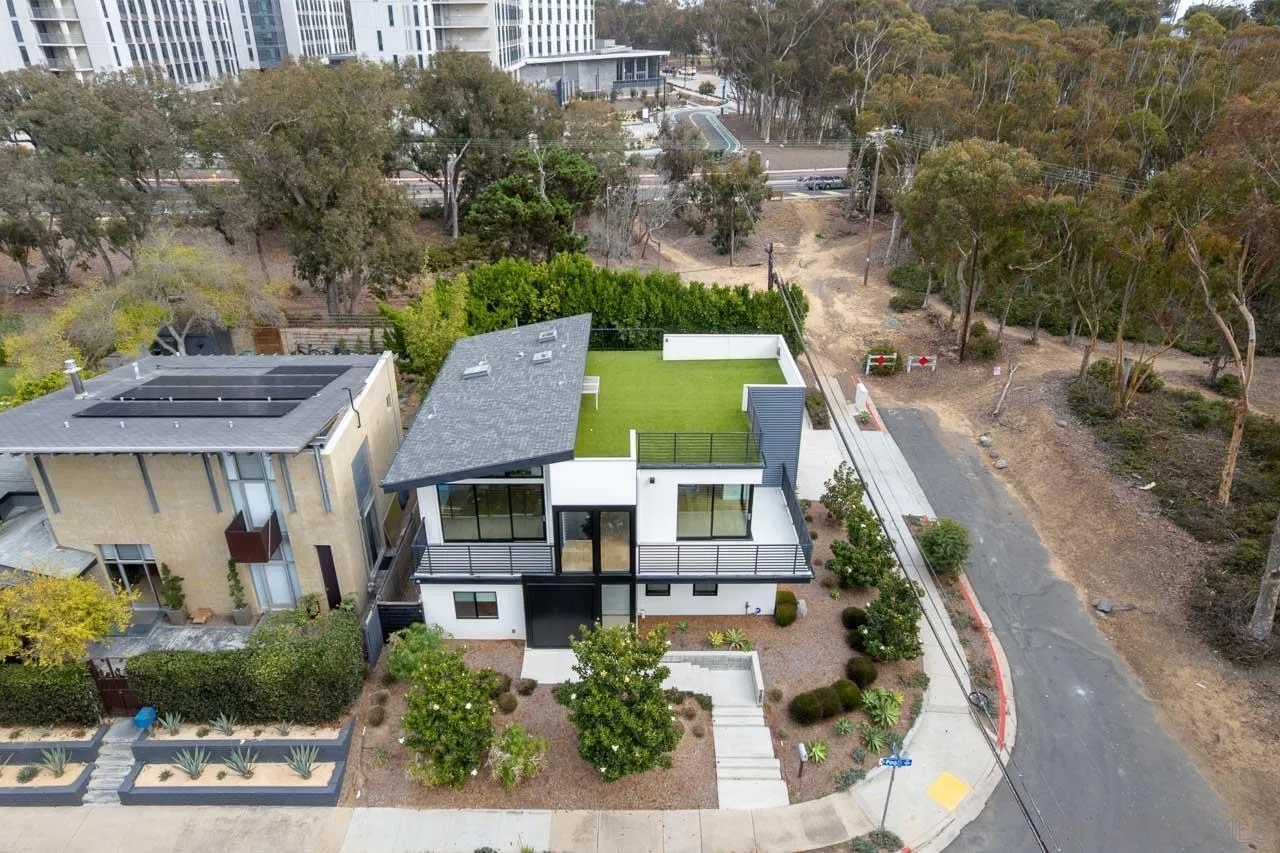 La Jolla, California, 92037, United States, 4 Bedrooms Bedrooms, ,3 BathroomsBathrooms,Residential,For Sale,1992074