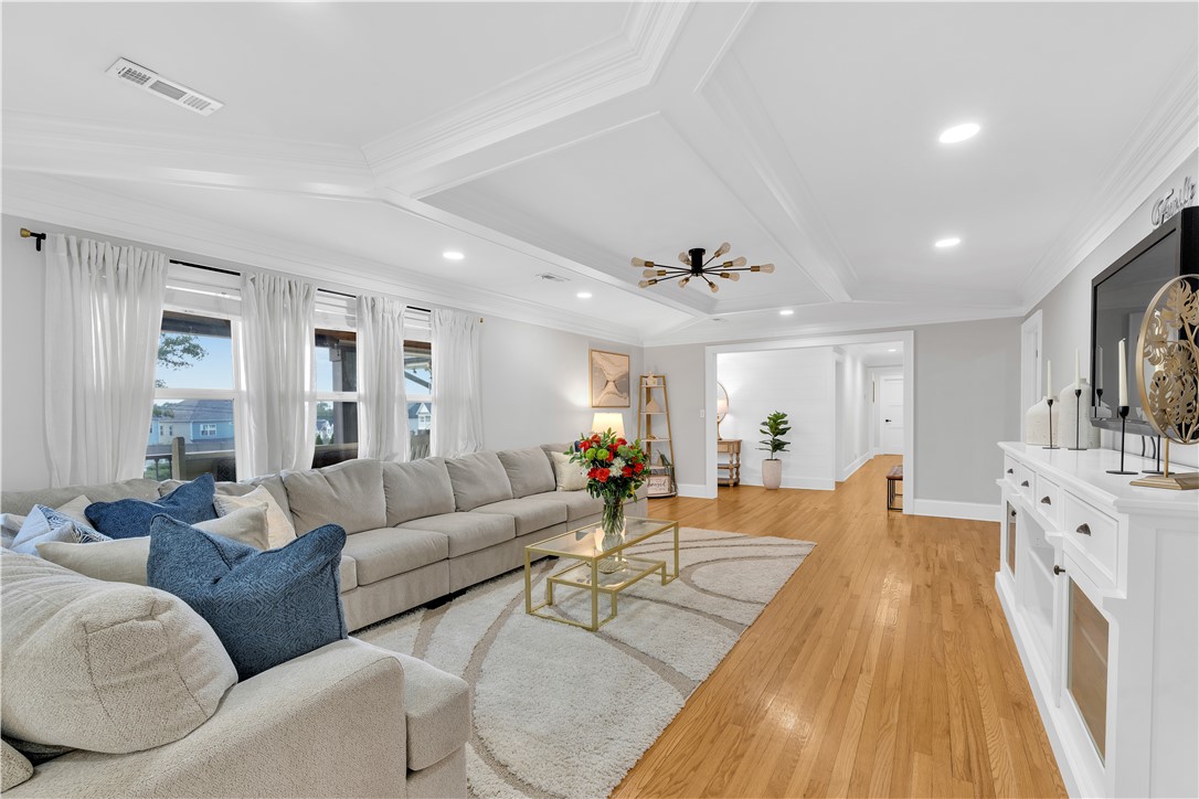 Greenville, South Carolina, 29607, United States, 5 Bedrooms Bedrooms, ,4 BathroomsBathrooms,Residential,For Sale,1947987