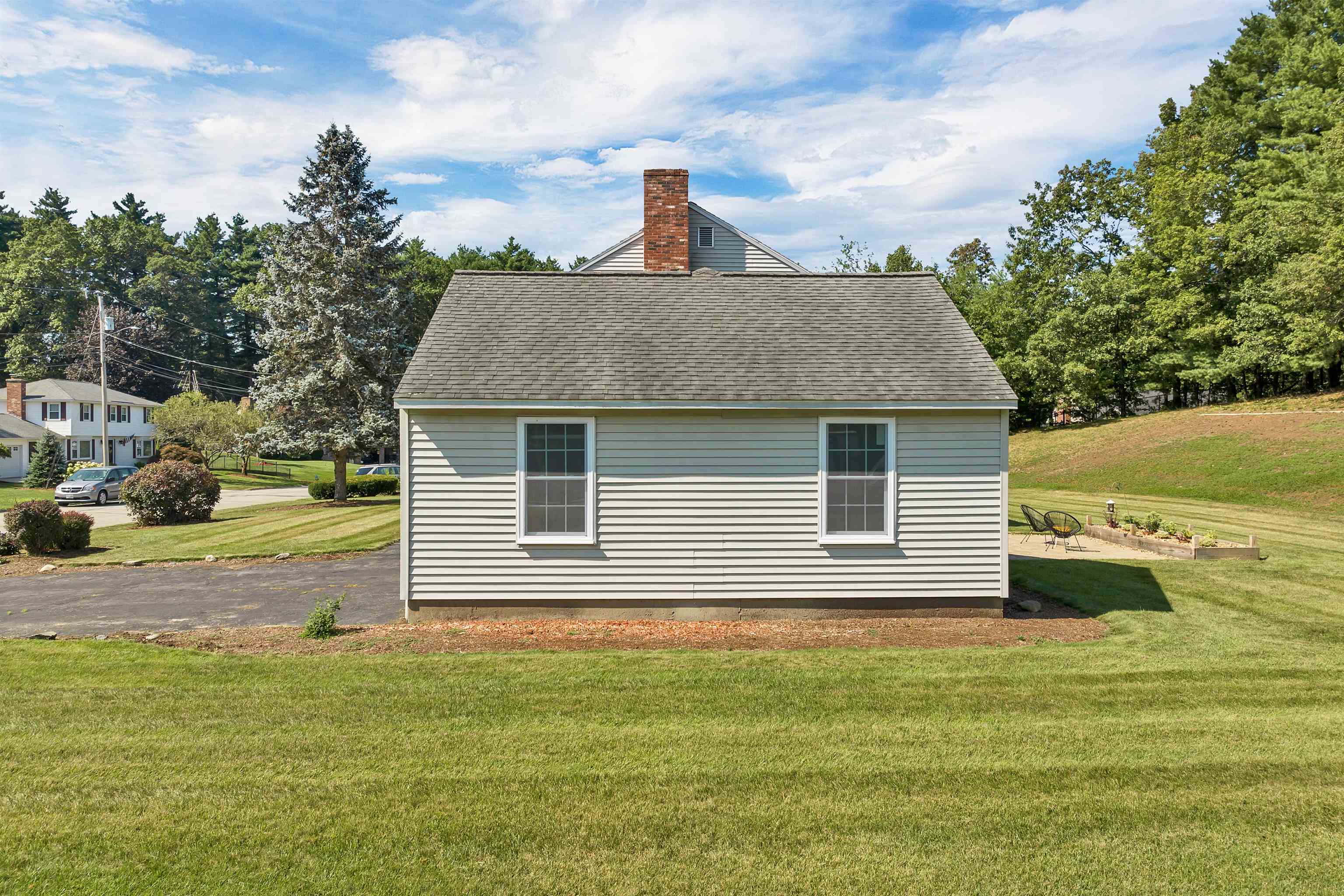 Nashua, New Hampshire, 03064, United States, 4 Bedrooms Bedrooms, ,3 BathroomsBathrooms,Residential,For Sale,1925395