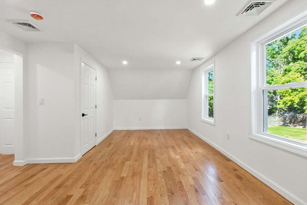 East Bridgewater, Massachusetts, 02333, United States, 3 Bedrooms Bedrooms, ,3 BathroomsBathrooms,Residential,For Sale,1943451