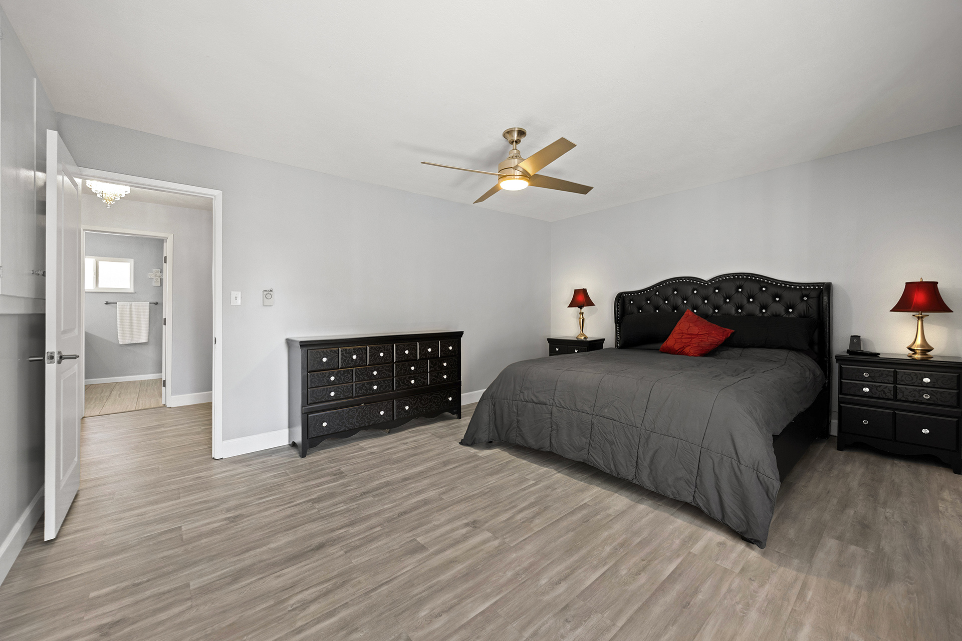 Fullerton, California, 92831, United States, 2 Bedrooms Bedrooms, ,1 BathroomBathrooms,Residential,For Sale,2002519