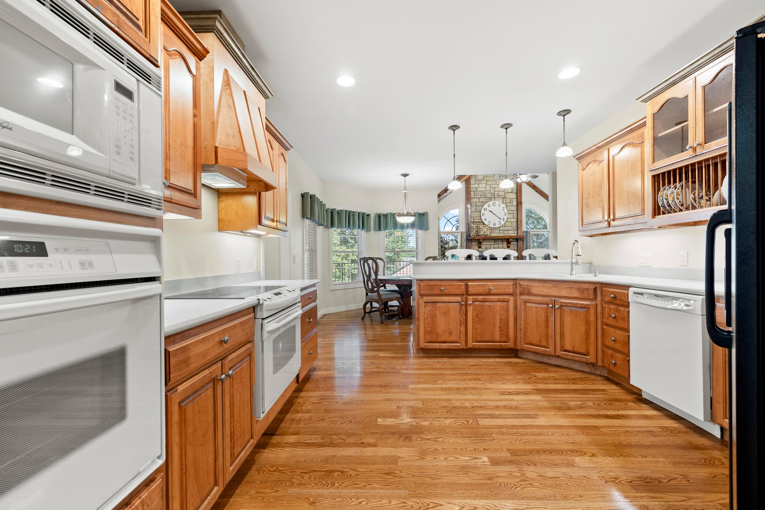 Kimberling City, Missouri, 65686, United States, 5 Bedrooms Bedrooms, ,4 BathroomsBathrooms,Residential,For Sale,1883483