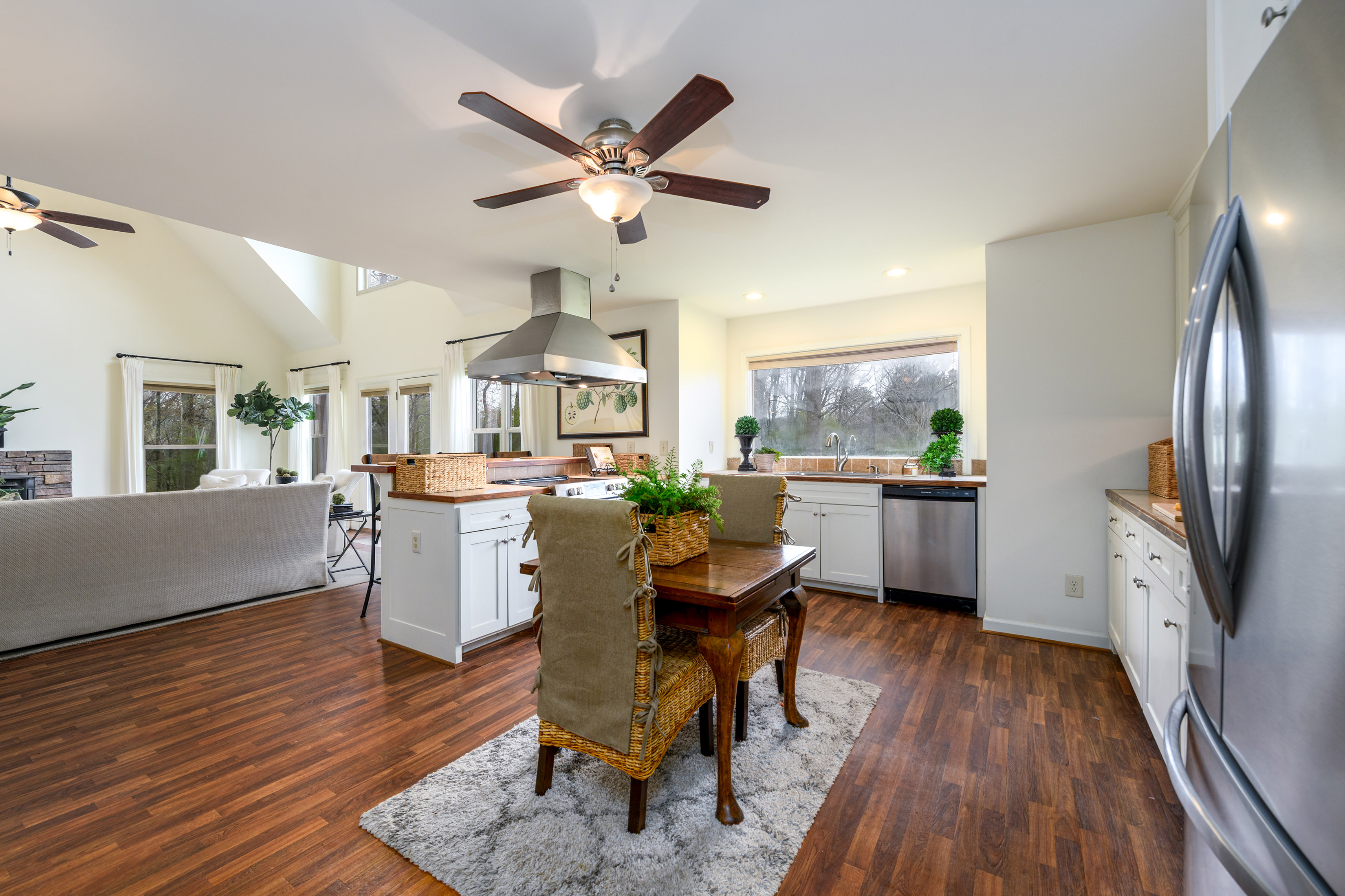  Lakefront Estate with Private Dock, Guest Home and Pool - 物件實景