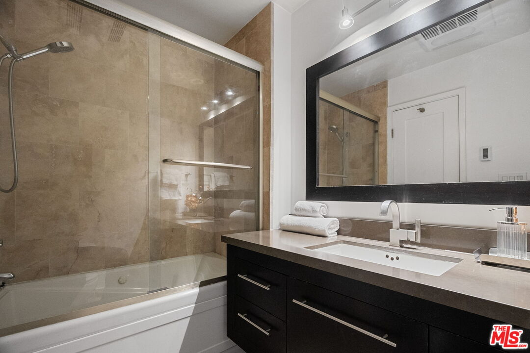West Hollywood, California, 90069, United States, 2 Bedrooms Bedrooms, ,2 BathroomsBathrooms,Residential,For Sale,1786115