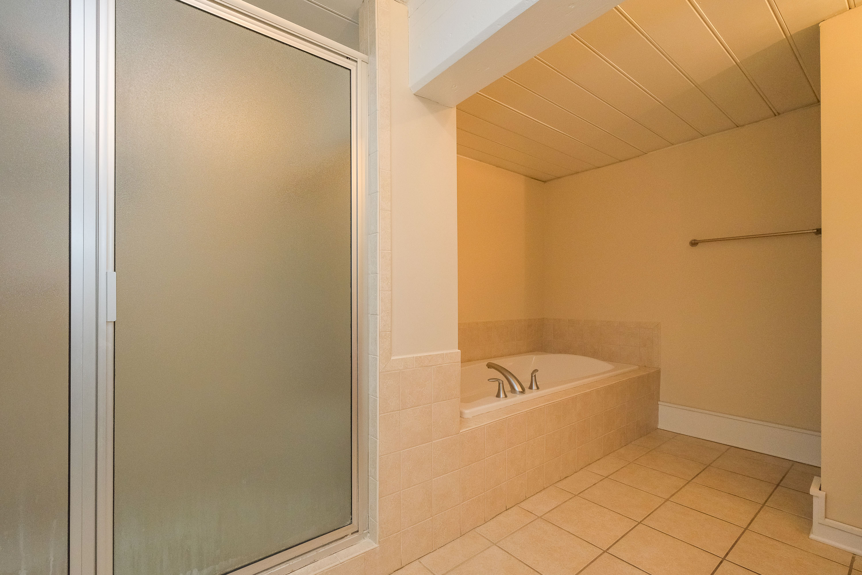  MILL CONDO WITH PRIVATE EXTERIOR ENTRANCE - 物件實景