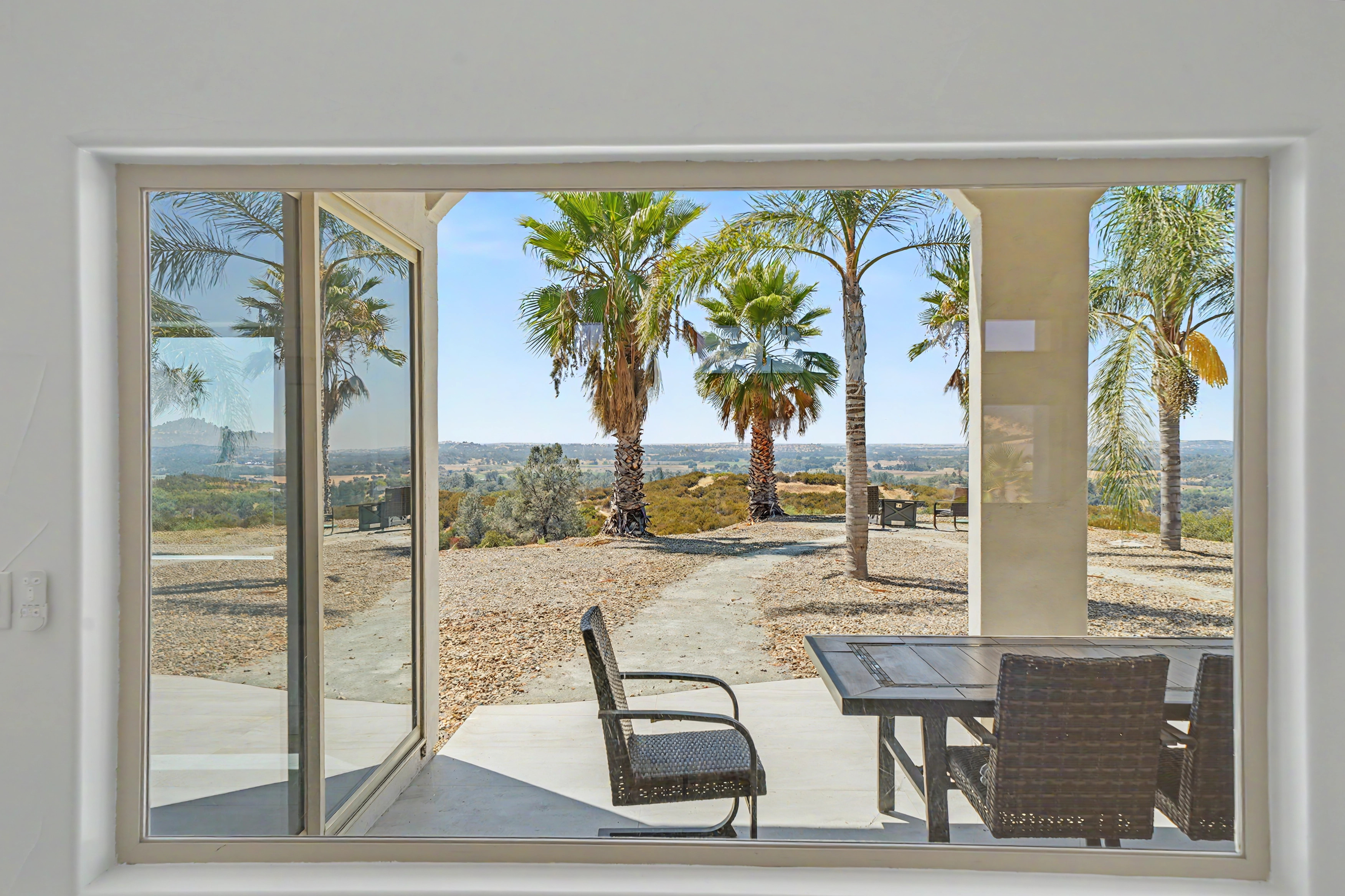  Elevated Living with 360 Views on 40 Acres - 物件實景
