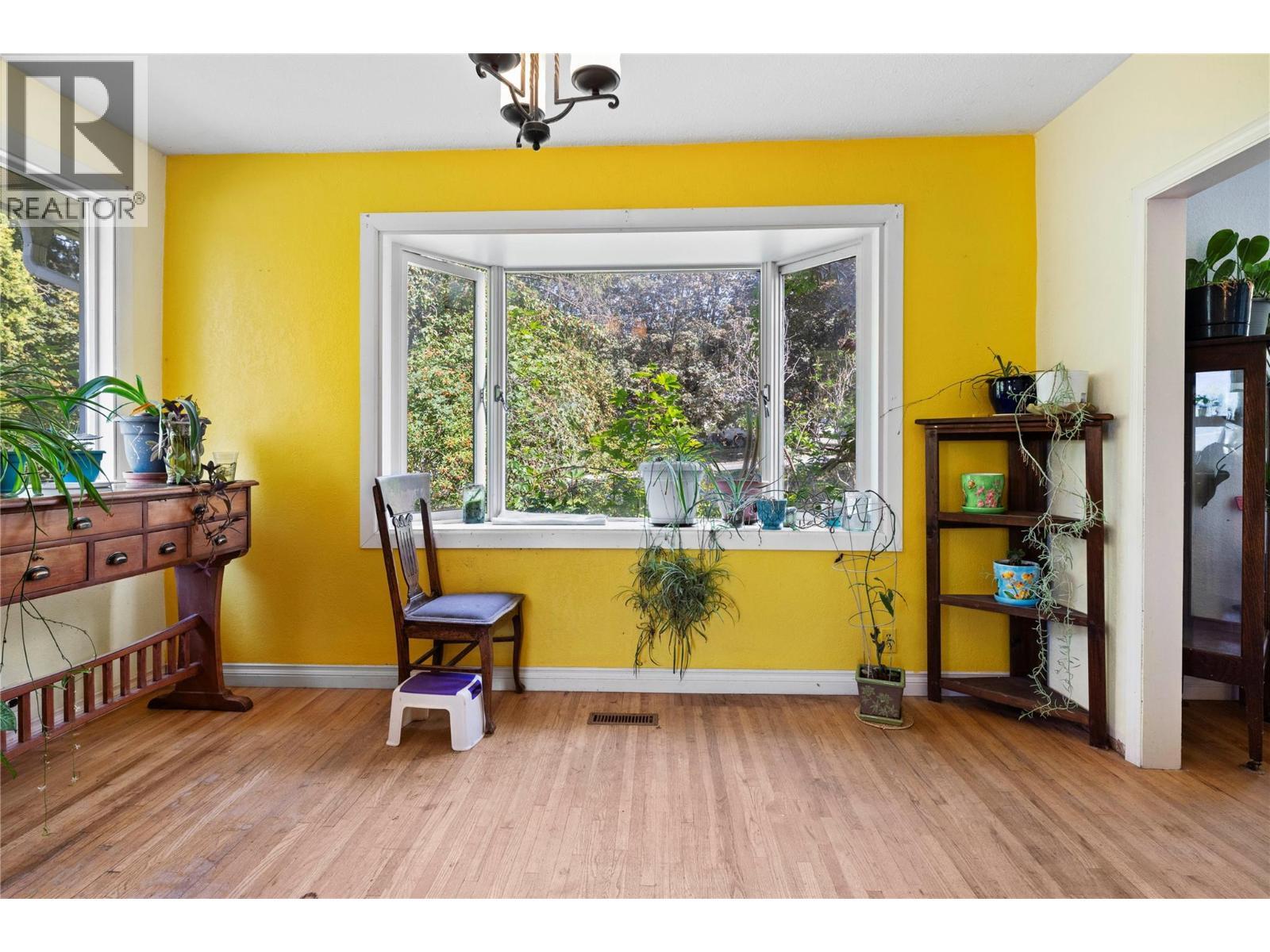 SALMON ARM, British Columbia, V1E 1J3, CA, 4 Bedrooms Bedrooms, ,2 BathroomsBathrooms,Residential,For Sale,1950734