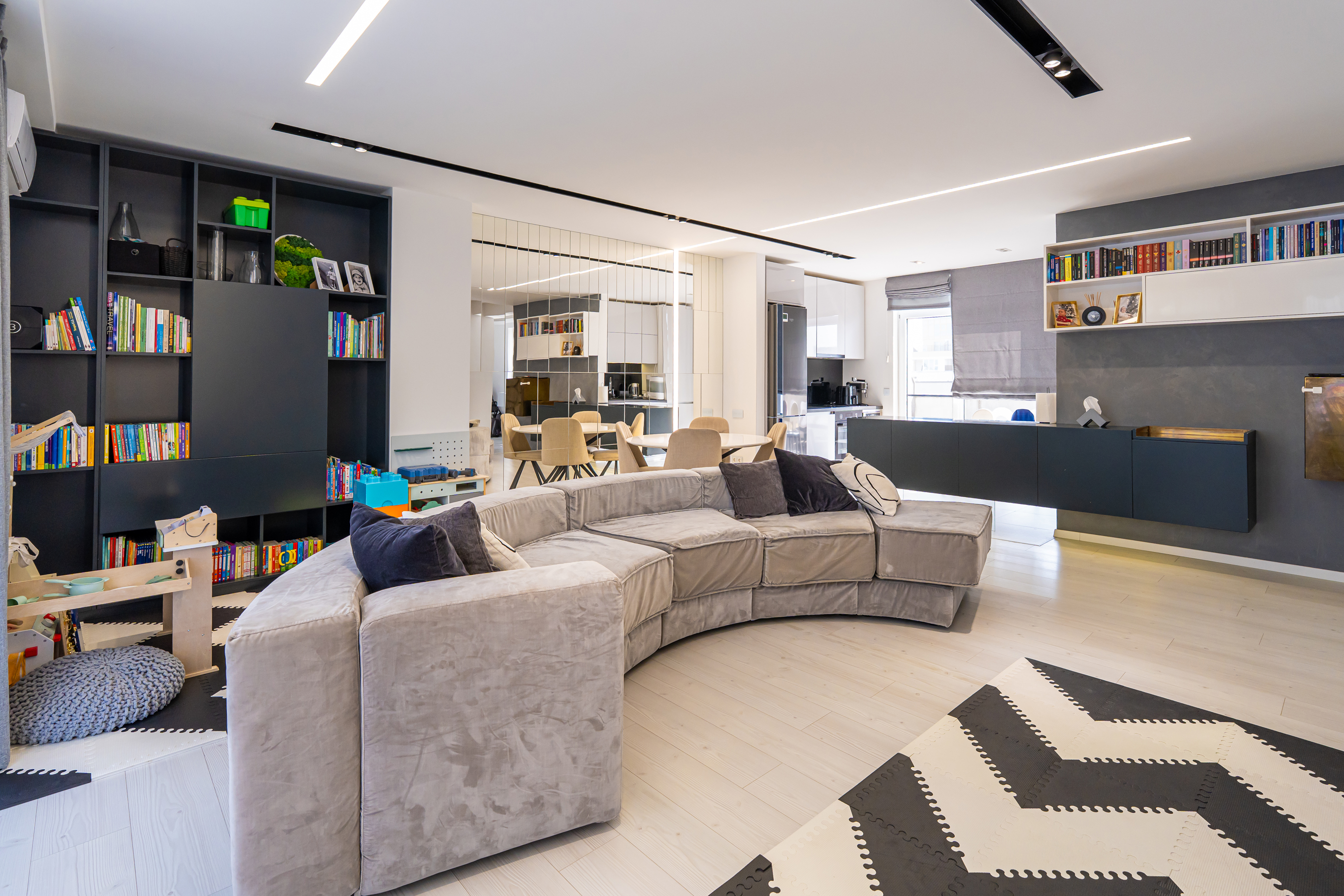  Four-Room Penthouse with Easy Access to Cluj-Napoca’s Business District - 物件實景