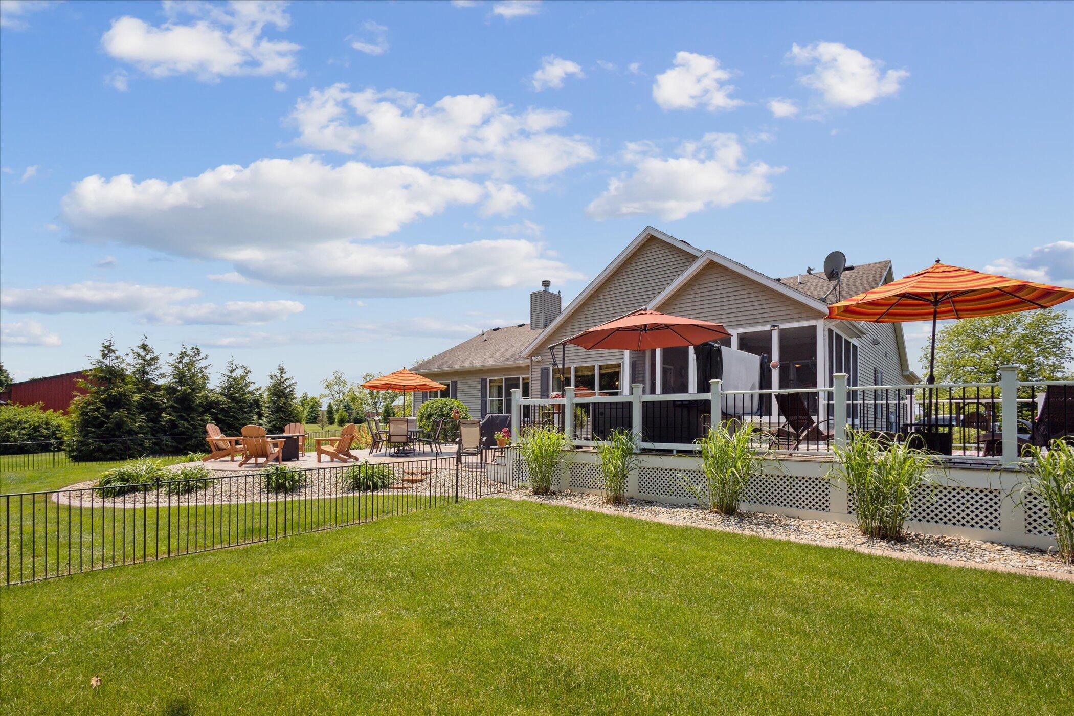 Edwardsburg, Michigan, 49112, United States, 4 Bedrooms Bedrooms, ,4 BathroomsBathrooms,Residential,For Sale,1989598