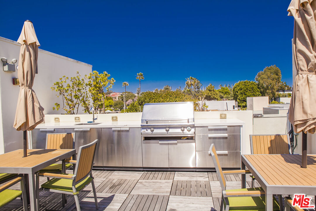 Los Angeles, California, 90049, United States, 27 Bedrooms Bedrooms, ,Residential,For Sale,1890269