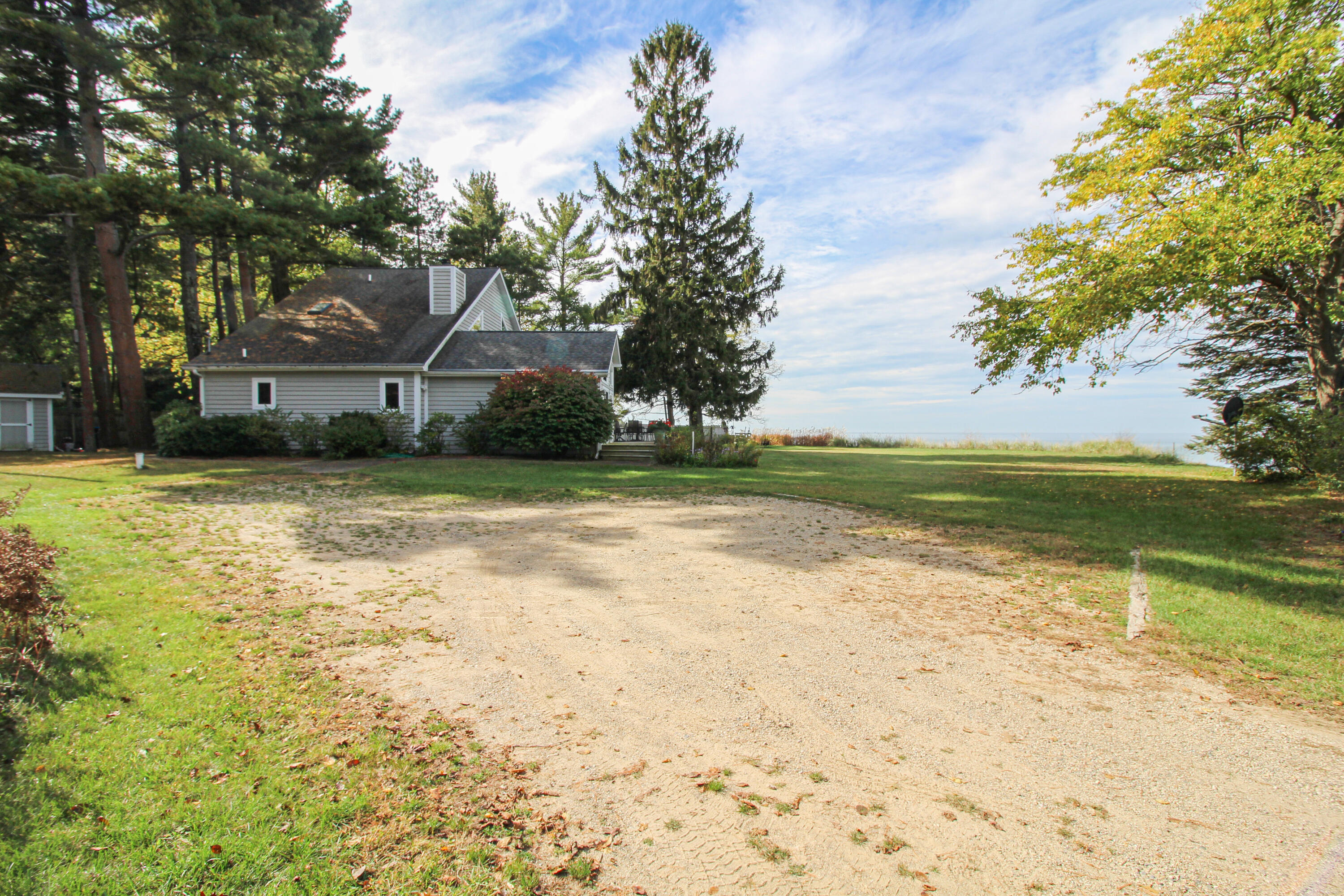 South Haven, Michigan, 49090, United States, 3 Bedrooms Bedrooms, ,4 BathroomsBathrooms,Residential,For Sale,1982825