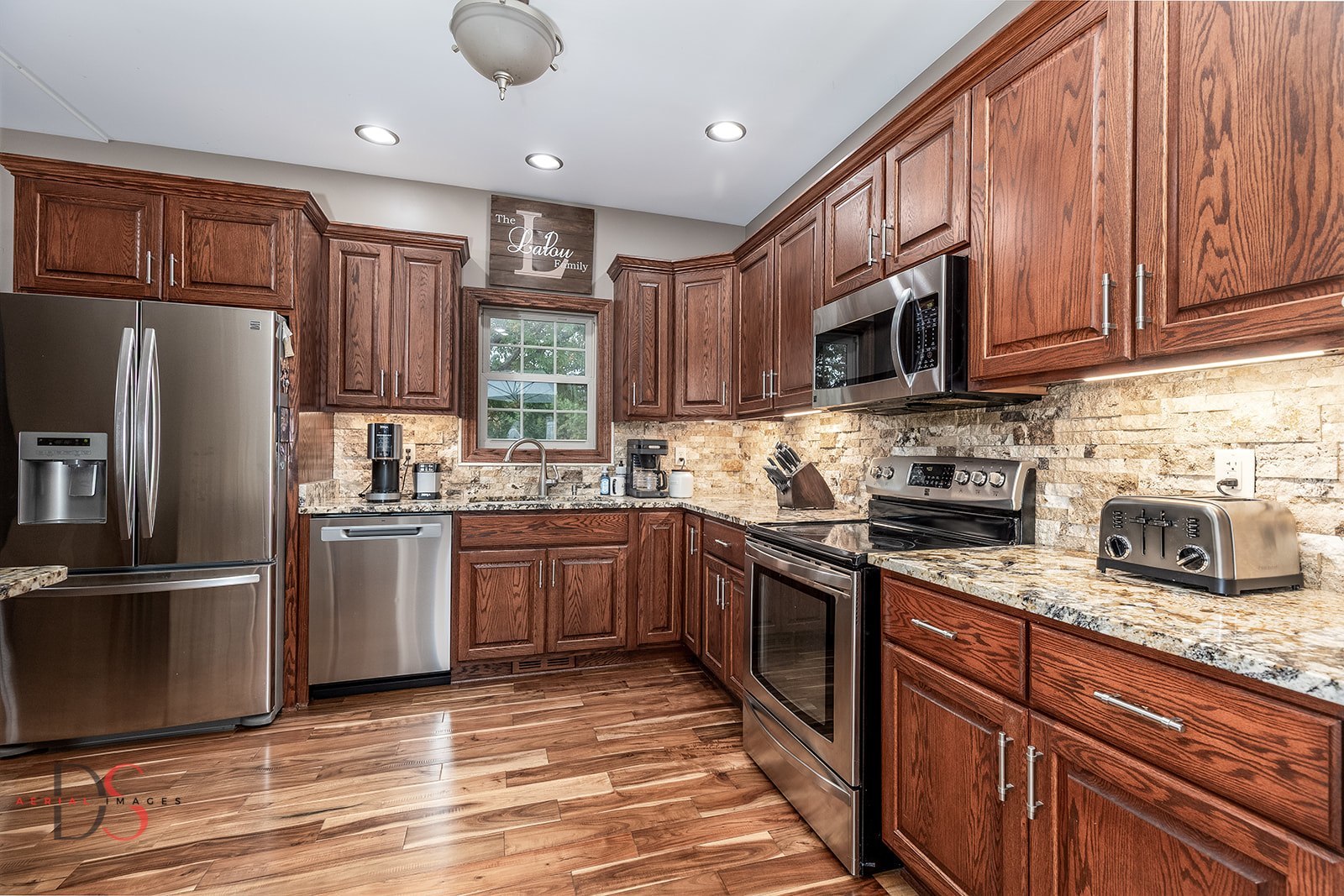 Marseilles, Illinois, 61341, United States, 4 Bedrooms Bedrooms, ,3 BathroomsBathrooms,Residential,For Sale,1970434