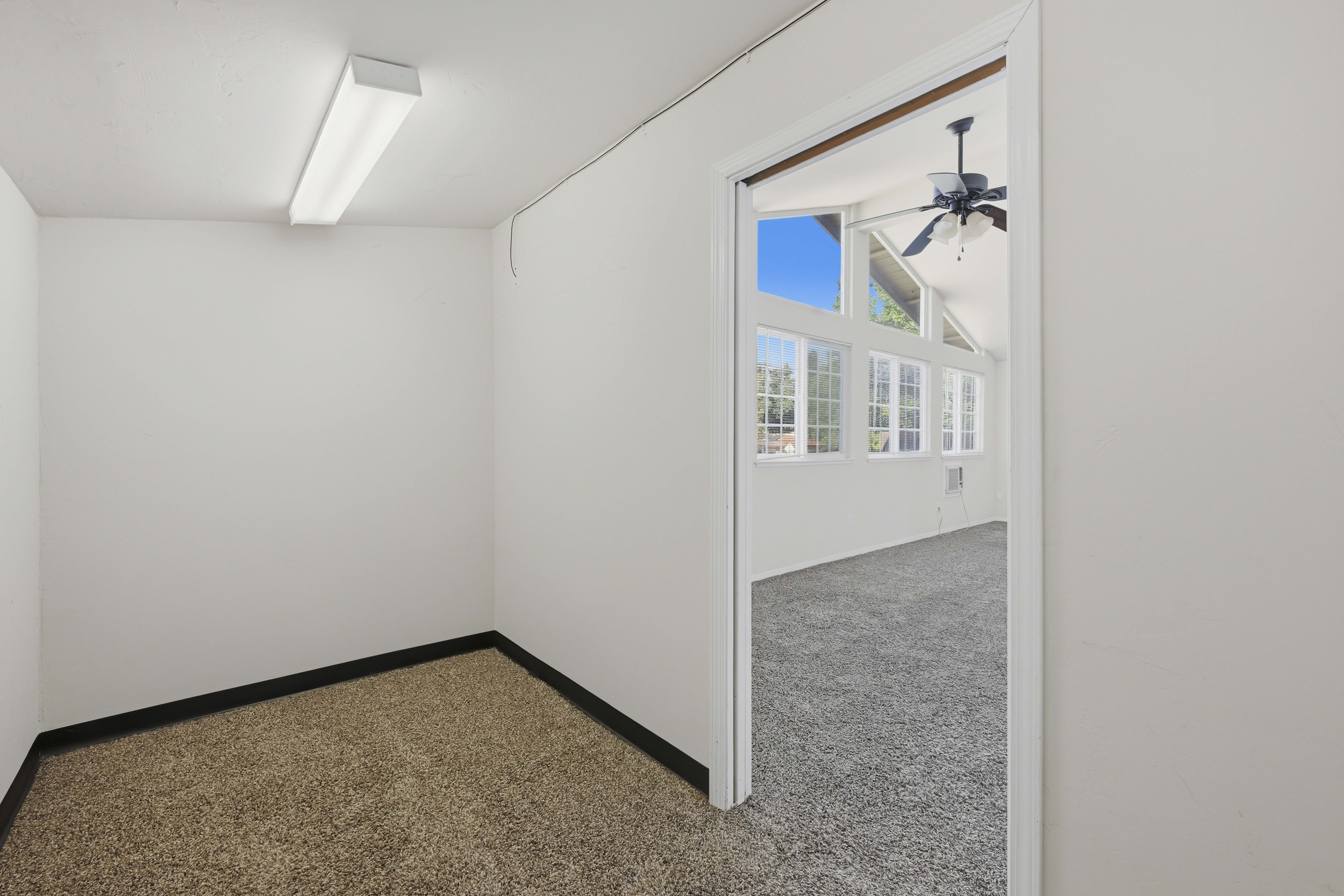  Updated Ranch Home on Spacious Corner Lot - 物件實景