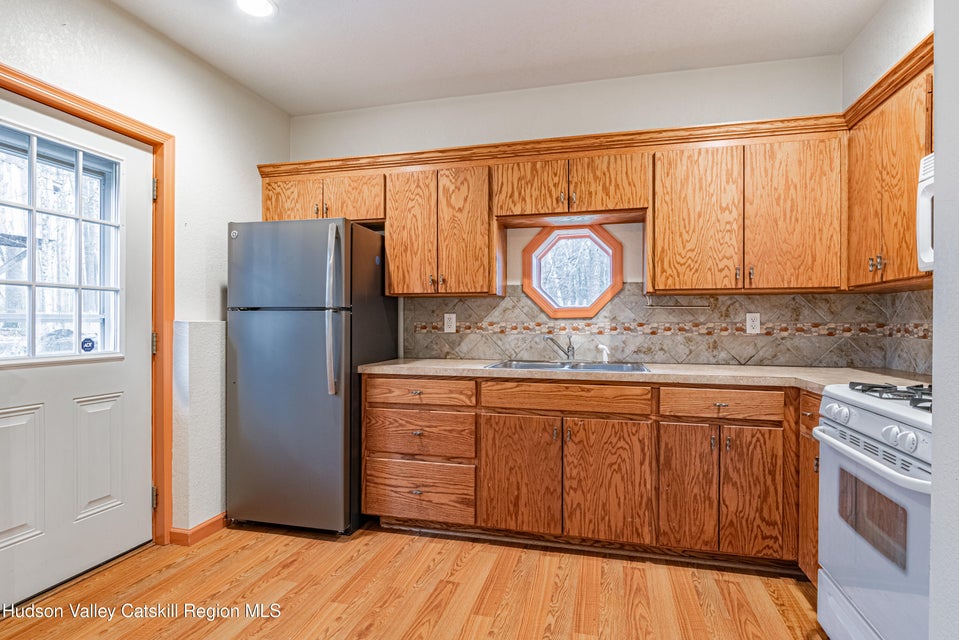 Saugerties, New York, 12477, United States, 4 Bedrooms Bedrooms, ,4 BathroomsBathrooms,Residential,For Sale,1928425