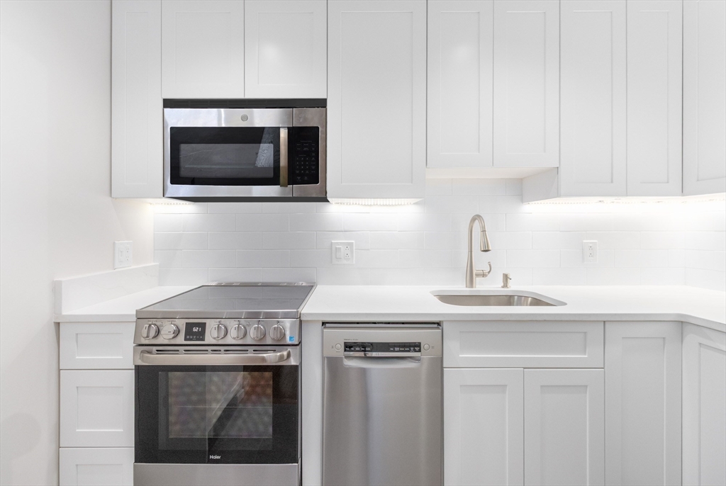 Cambridge, Massachusetts, 02139, United States, 2 Bedrooms Bedrooms, ,2 BathroomsBathrooms,Residential,For Sale,1989905