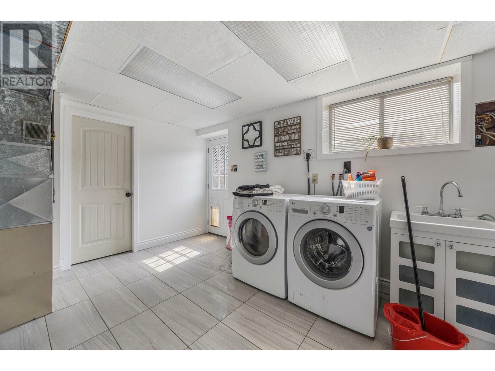 WEST KELOWNA, British Columbia, V1Z 1Z4, CA, 5 Bedrooms Bedrooms, ,1 BathroomBathrooms,Residential,For Sale,1836903